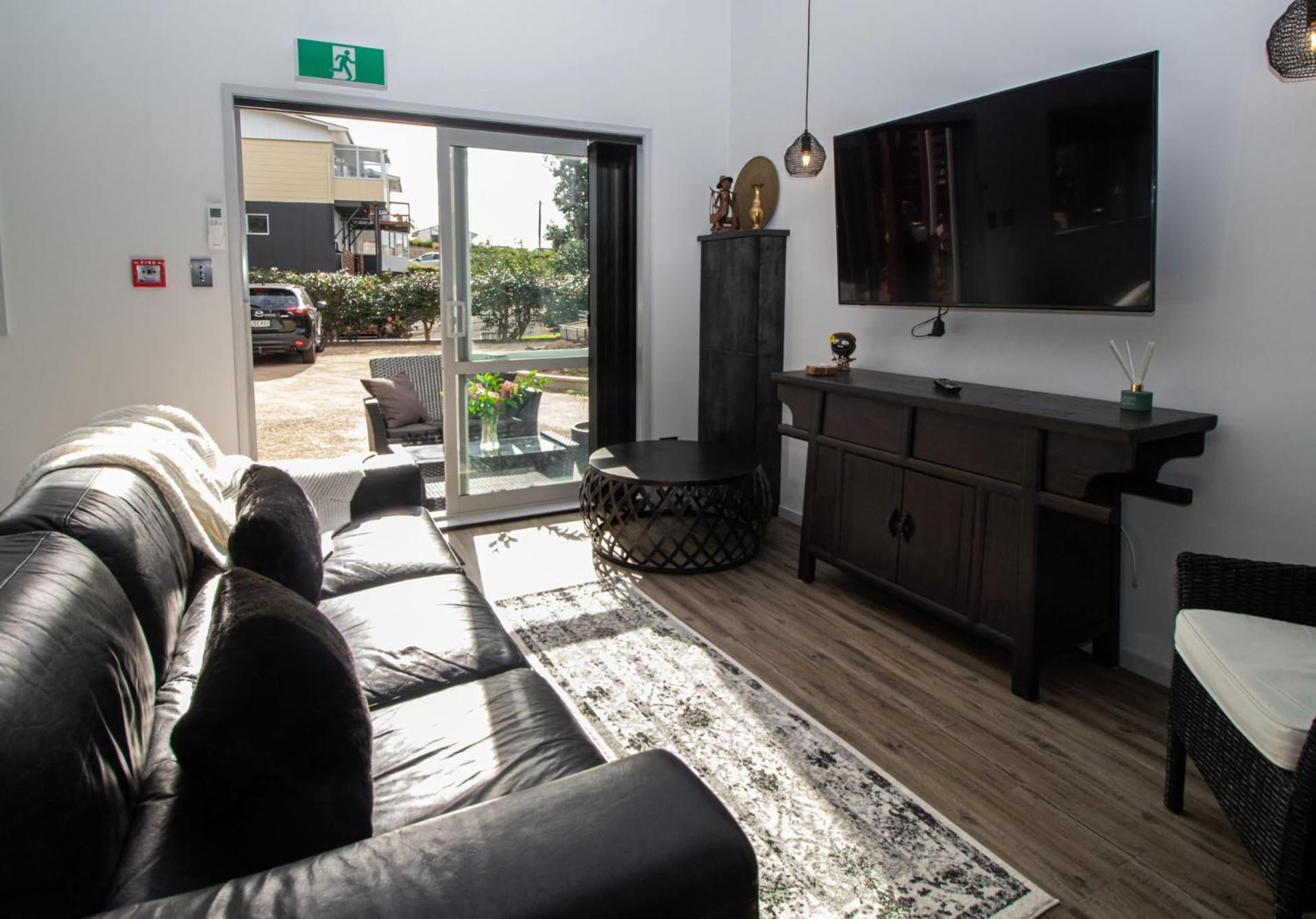 City Living Unit 3 - 5 min stroll to CBD view 4