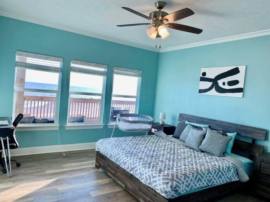 OceanFront home near HollyBeach