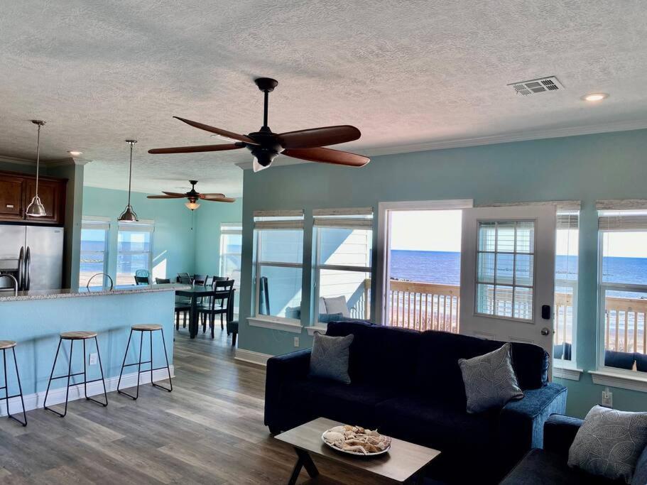 OceanFront home near HollyBeach