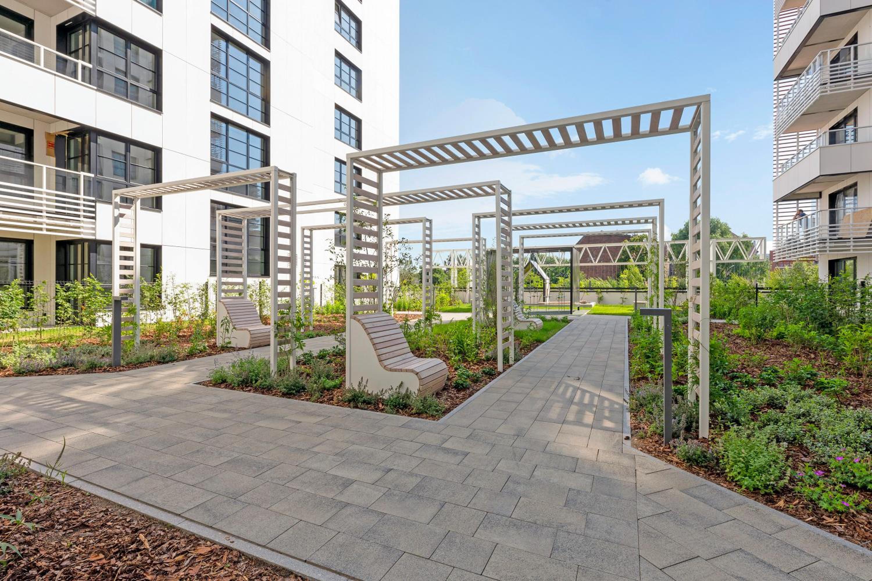 DOKI Living & Foodhall by Downtown Apartments