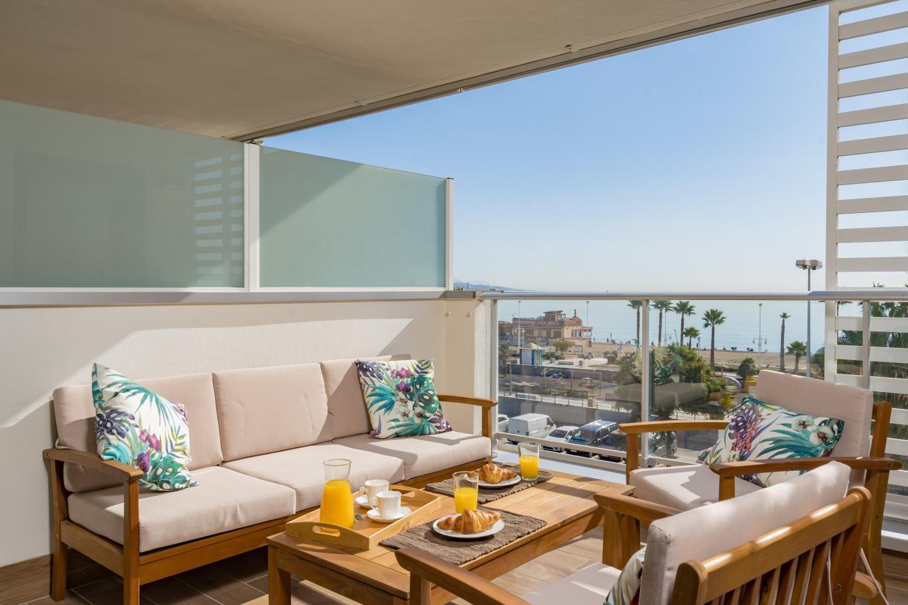 Family apartment in Malaga next to the beach