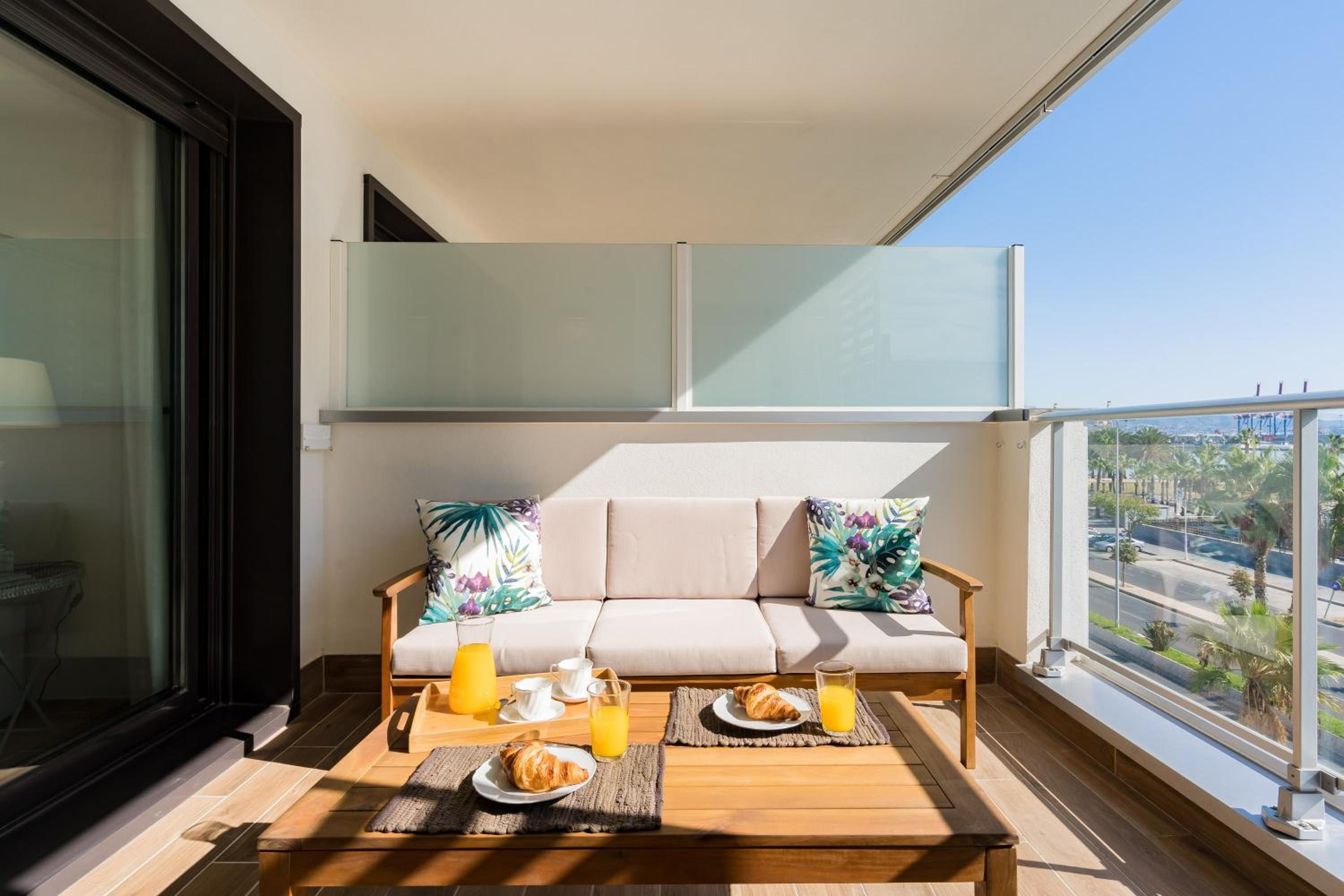 Family apartment in Malaga next to the beach
