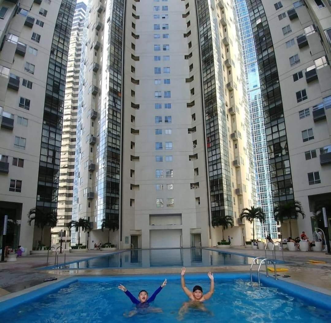 L1 Twin Bed Staycation in Bonifacio Global City view 4