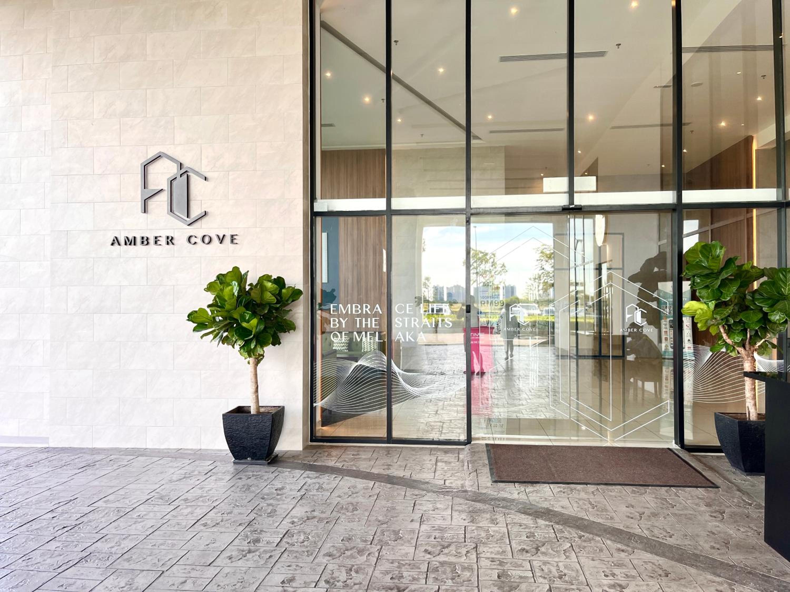 Serenity in the City: Stylish with Panoramic Views photo 3