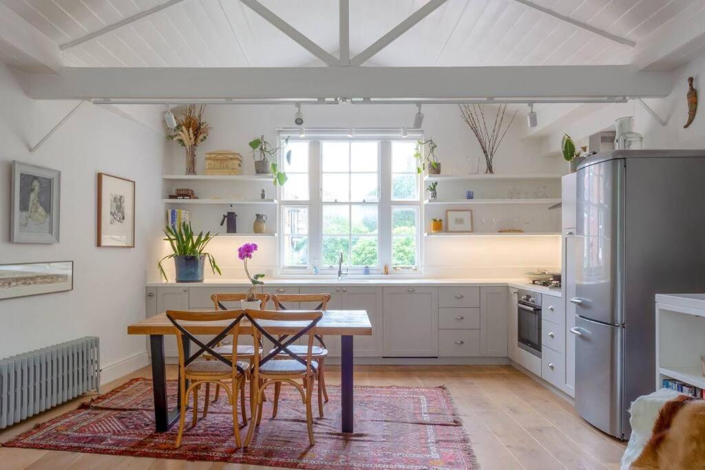 Peaceful and Quiet 1BR Cottage in Camberwell view 4