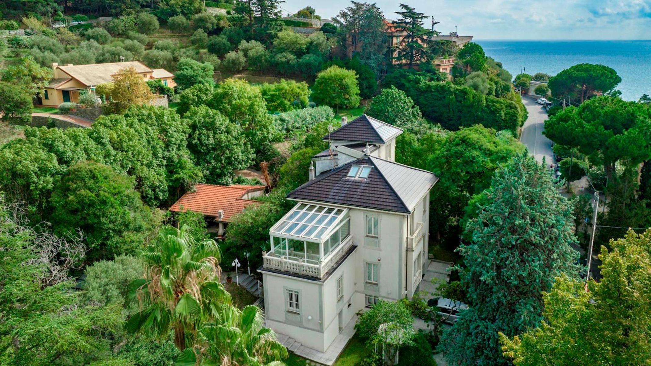 VILLA LIBERTY ALBISOLA 6&2, Emma Villas view 2