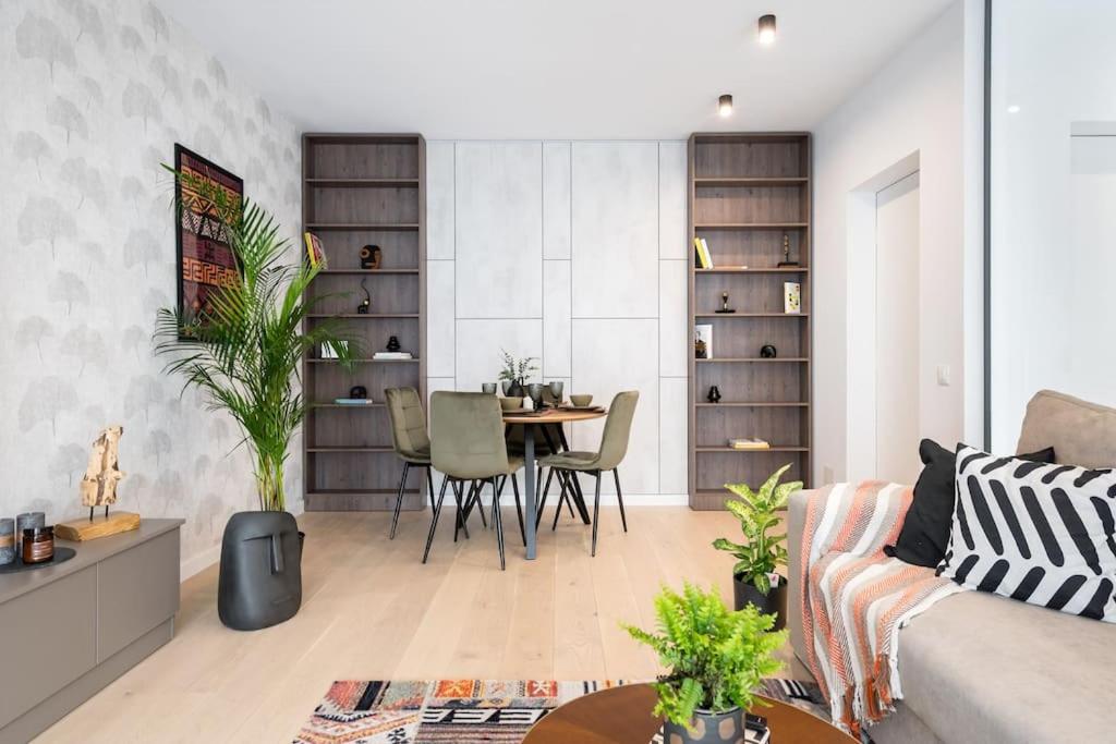 Tribal 1BR in Aviatiei