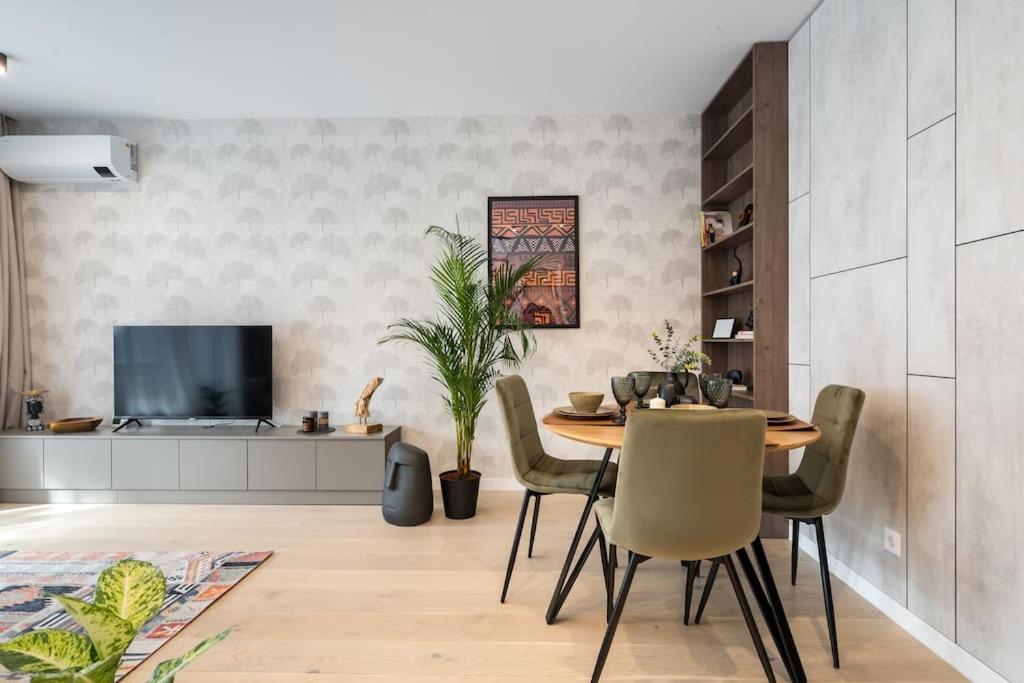 Tribal 1BR in Aviatiei
