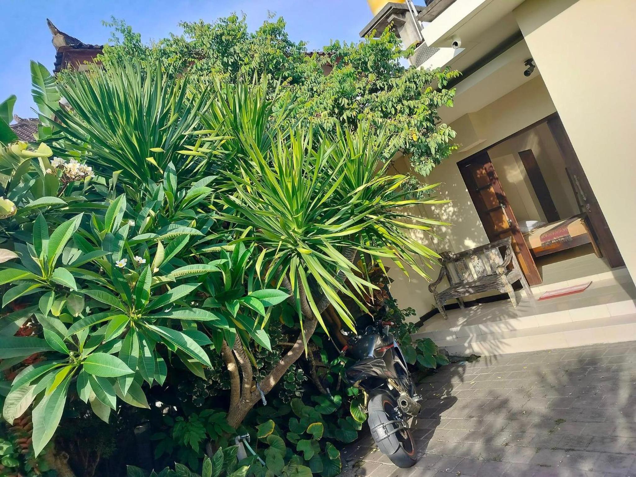 Villa Layang Bulan a homey guesthouse near the beach in North Kuta