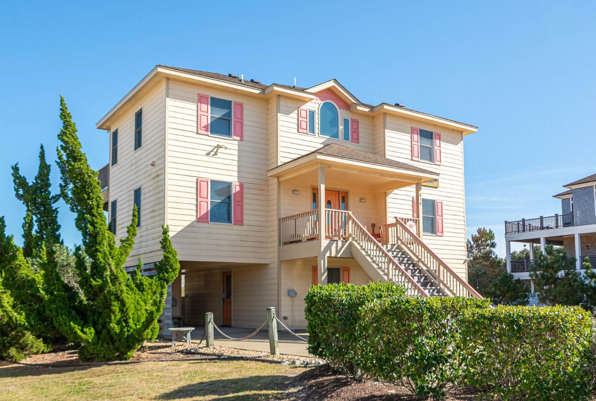 Carolina Sunrise - Corolla, Whalehead, Oceanside, 500 Yds to Beach, Pool, Hot Tub, Volleyball