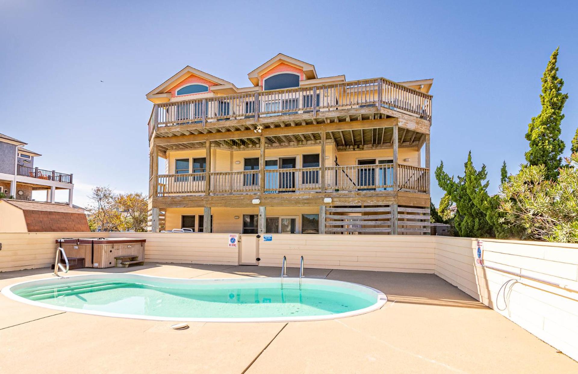 Carolina Sunrise - Corolla, Whalehead, Oceanside, 500 Yds to Beach, Pool, Hot Tub, Volleyball