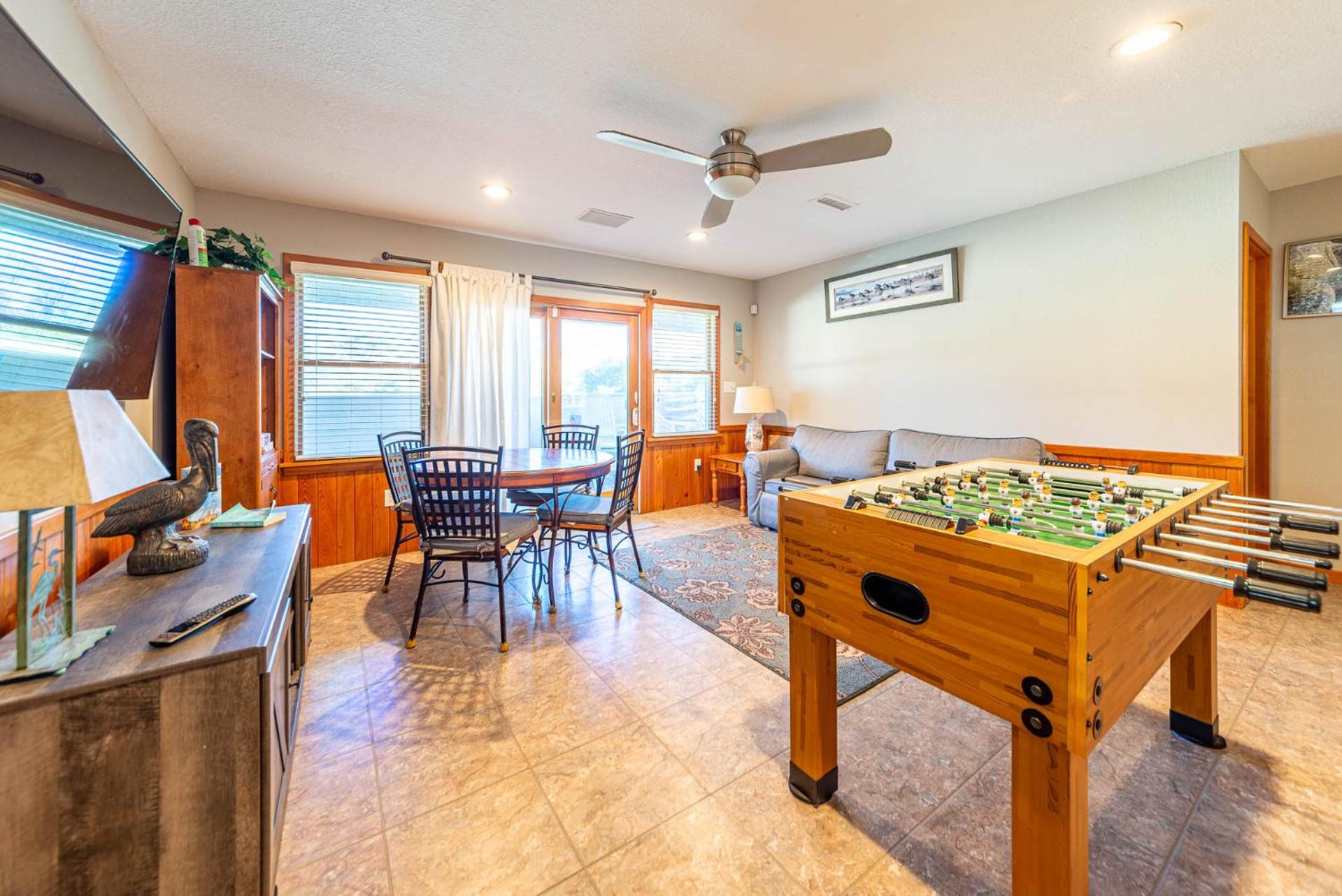 Carolina Sunrise - Corolla, Whalehead, Oceanside, 500 Yds to Beach, Pool, Hot Tub, Volleyball