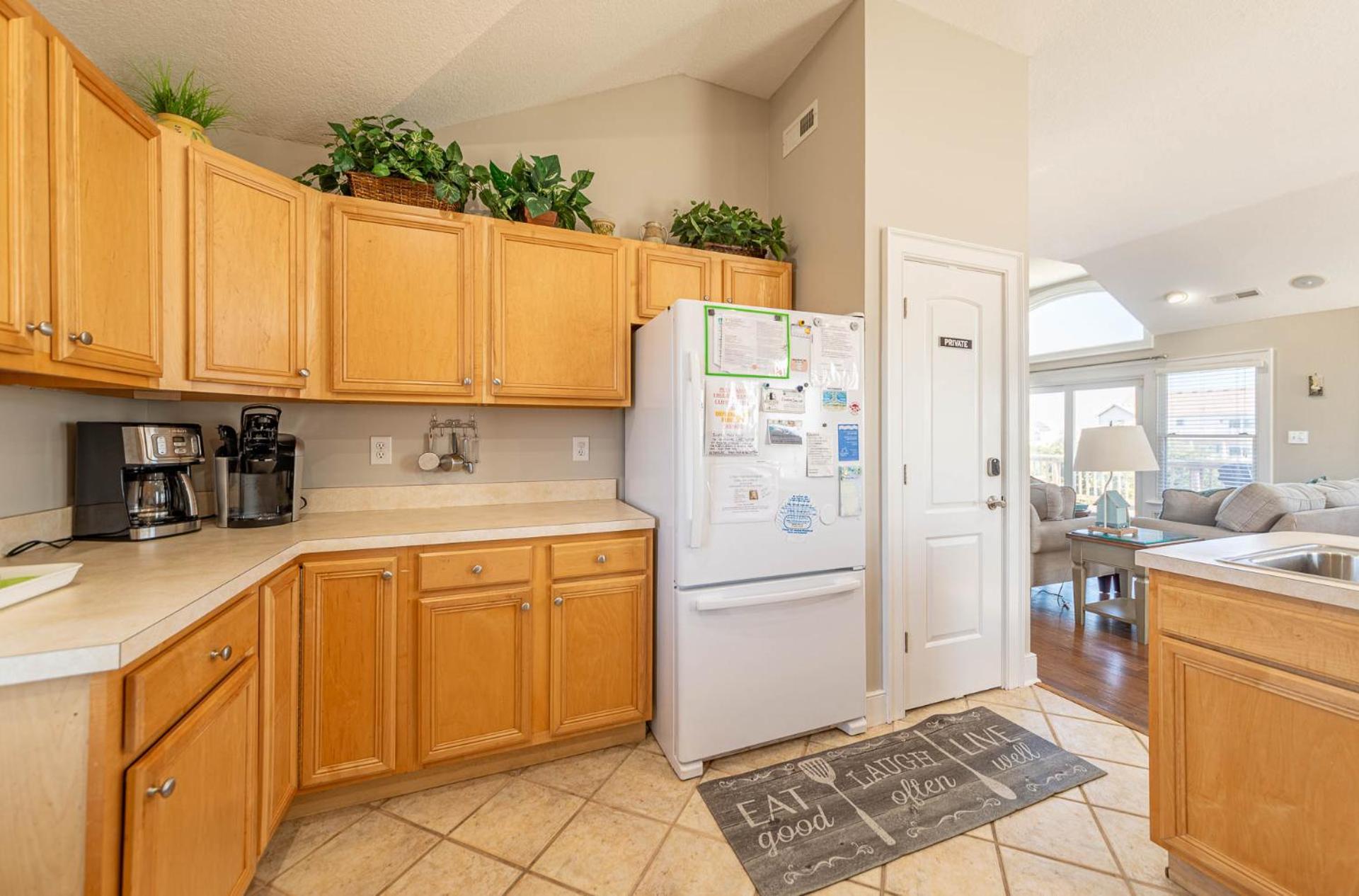 Carolina Sunrise - Corolla, Whalehead, Oceanside, 500 Yds to Beach, Pool, Hot Tub, Volleyball