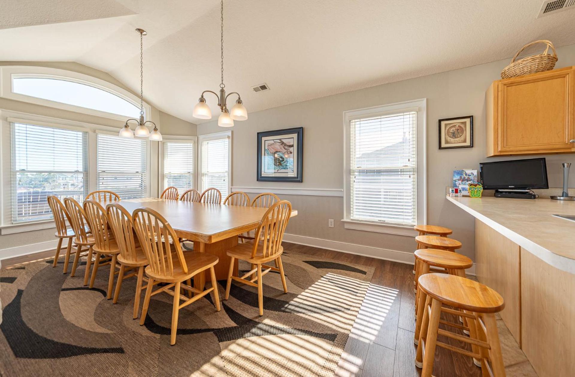 Carolina Sunrise - Corolla, Whalehead, Oceanside, 500 Yds to Beach, Pool, Hot Tub, Volleyball