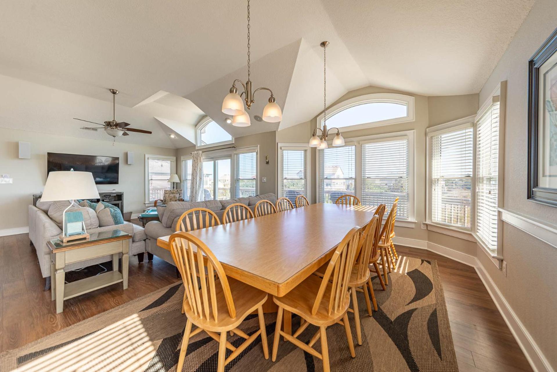 Carolina Sunrise - Corolla, Whalehead, Oceanside, 500 Yds to Beach, Pool, Hot Tub, Volleyball