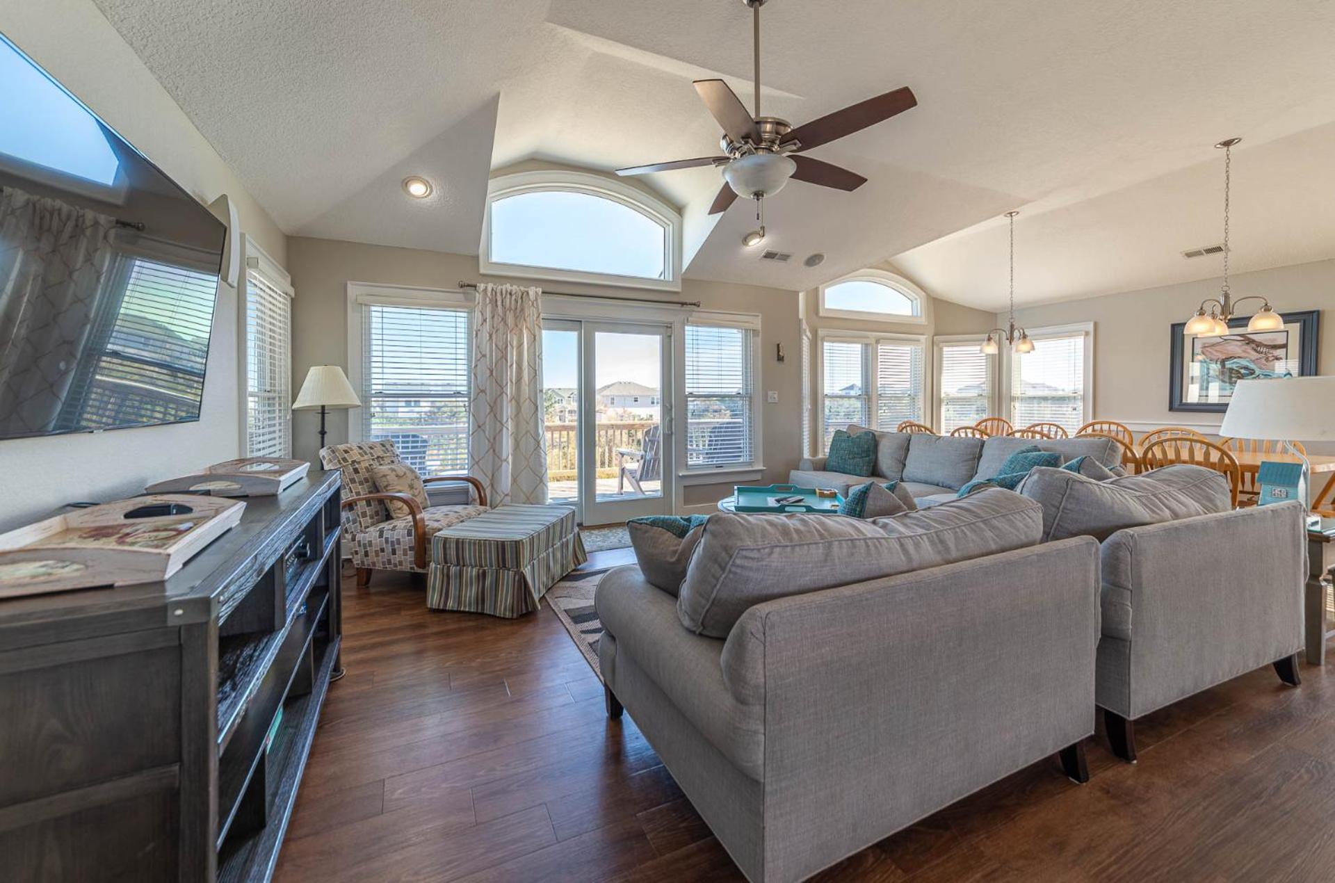 Carolina Sunrise - Corolla, Whalehead, Oceanside, 500 Yds to Beach, Pool, Hot Tub, Volleyball