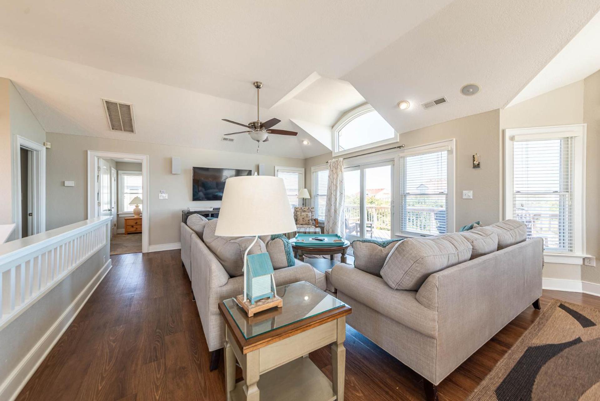 Carolina Sunrise - Corolla, Whalehead, Oceanside, 500 Yds to Beach, Pool, Hot Tub, Volleyball