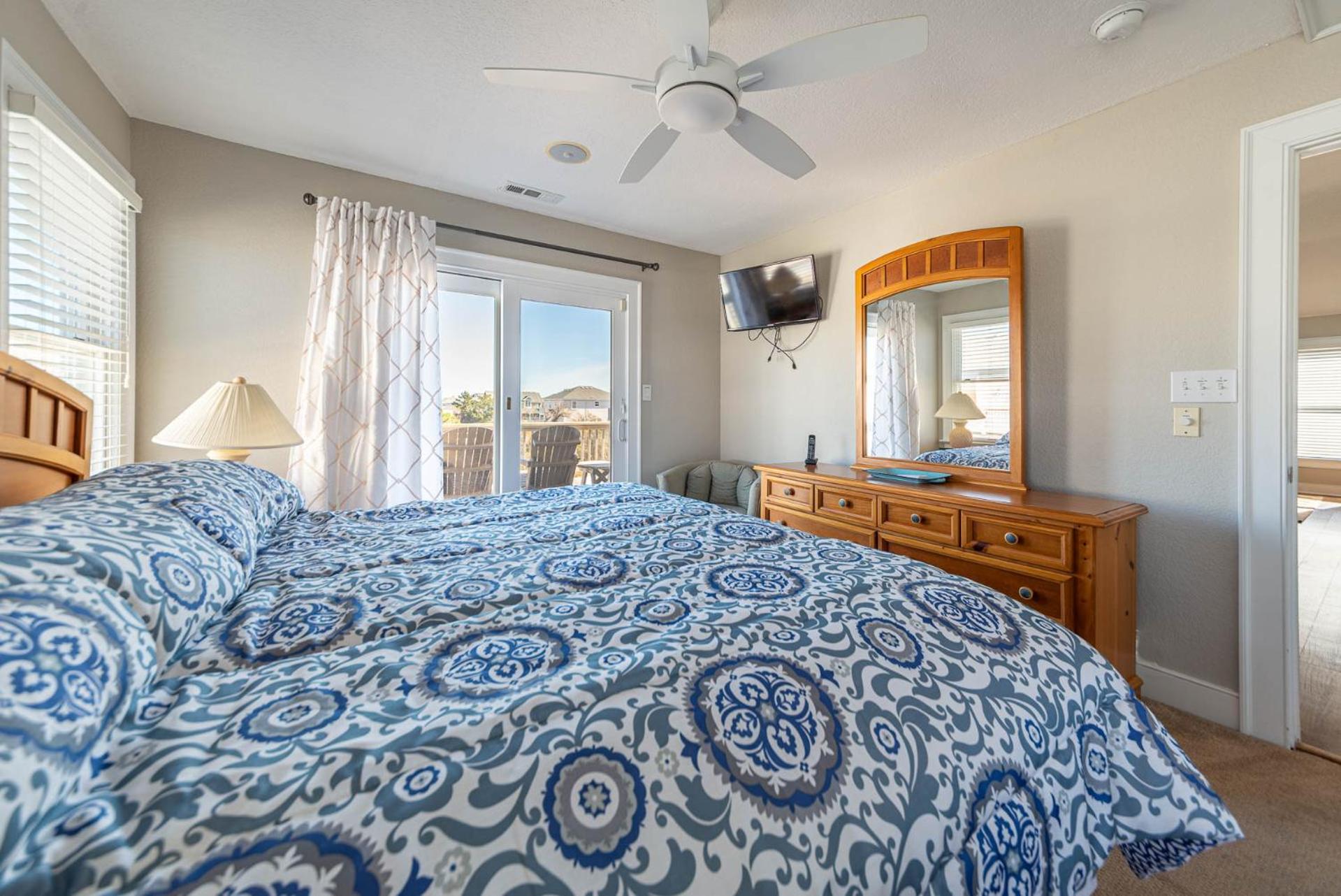 Carolina Sunrise - Corolla, Whalehead, Oceanside, 500 Yds to Beach, Pool, Hot Tub, Volleyball