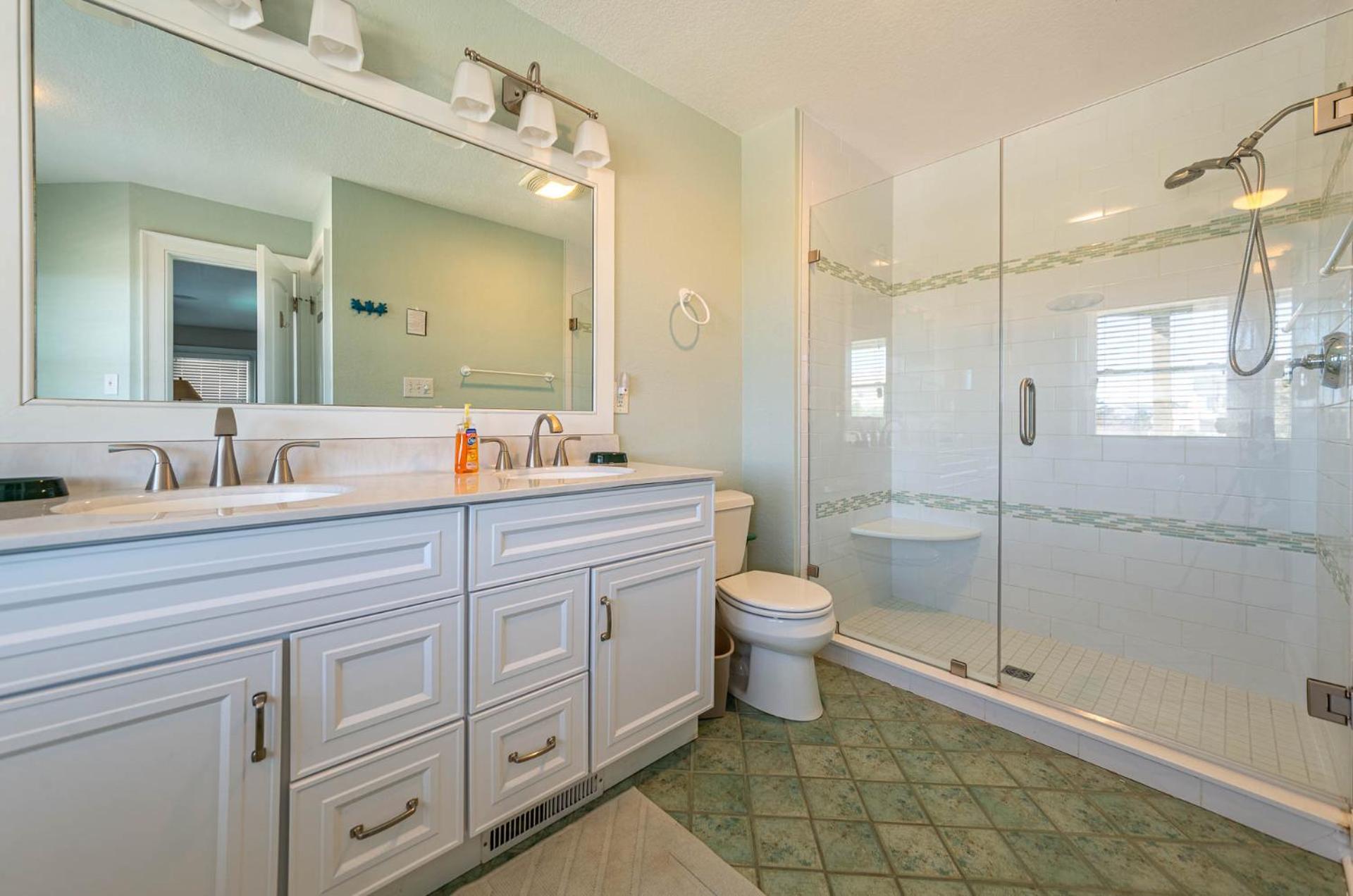 Carolina Sunrise - Corolla, Whalehead, Oceanside, 500 Yds to Beach, Pool, Hot Tub, Volleyball