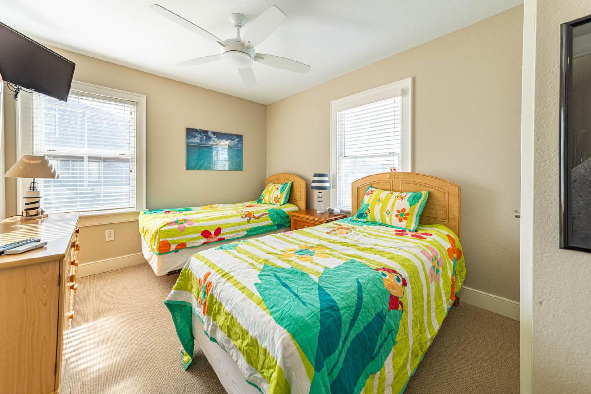Carolina Sunrise - Corolla, Whalehead, Oceanside, 500 Yds to Beach, Pool, Hot Tub, Volleyball