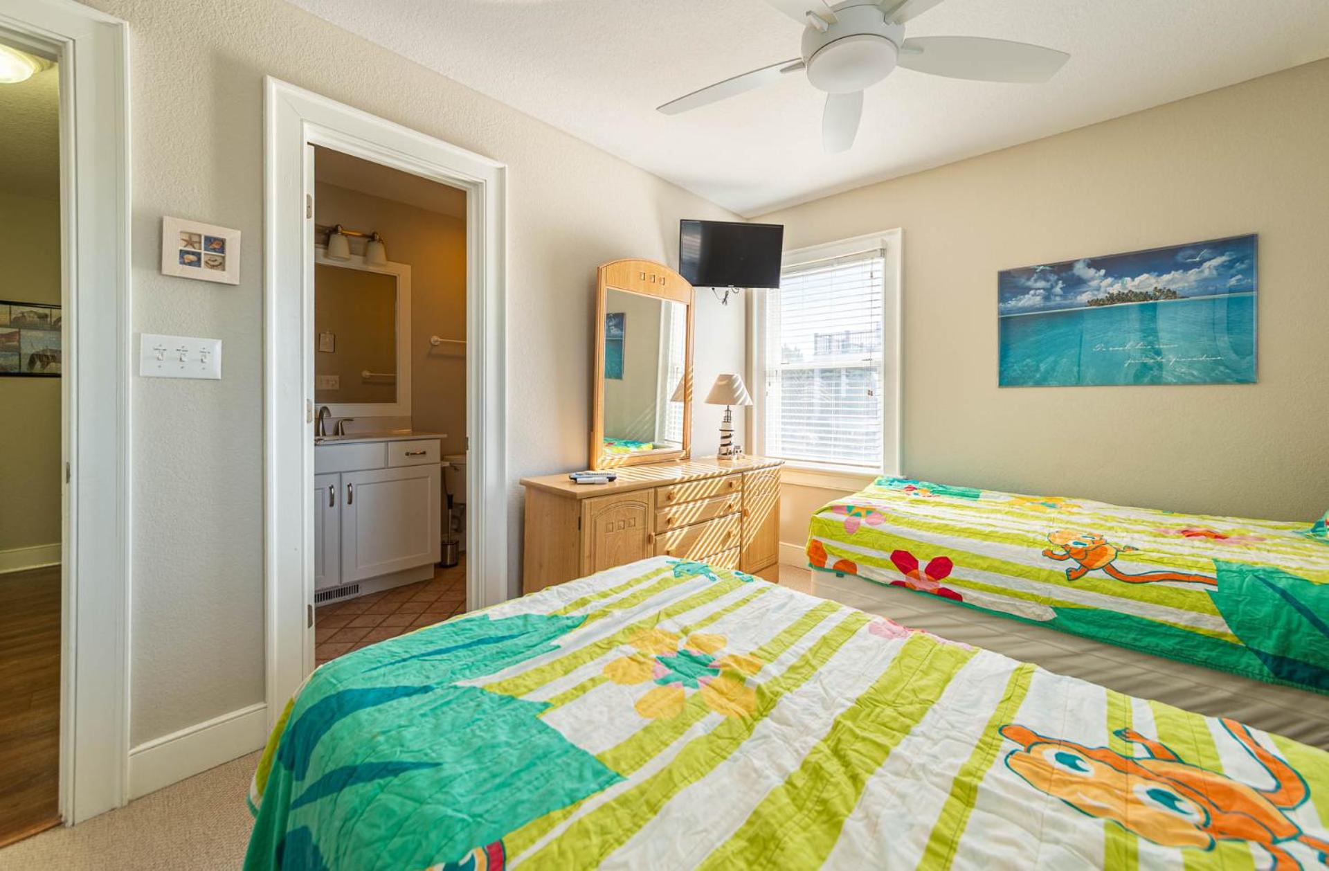 Carolina Sunrise - Corolla, Whalehead, Oceanside, 500 Yds to Beach, Pool, Hot Tub, Volleyball