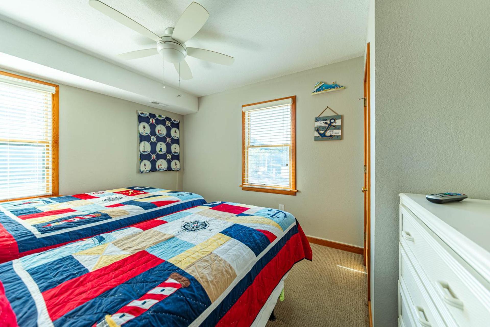 Carolina Sunrise - Corolla, Whalehead, Oceanside, 500 Yds to Beach, Pool, Hot Tub, Volleyball