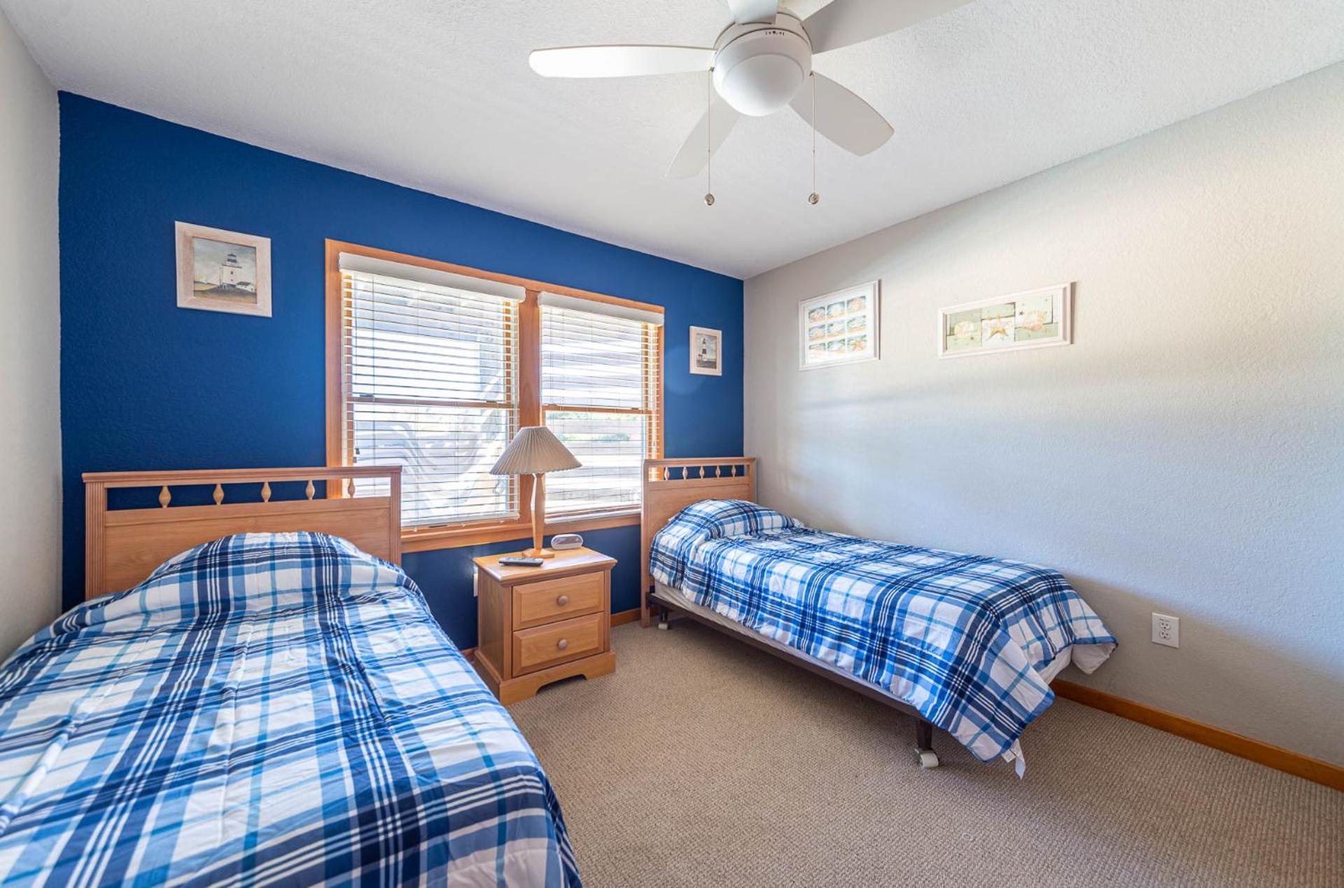 Carolina Sunrise - Corolla, Whalehead, Oceanside, 500 Yds to Beach, Pool, Hot Tub, Volleyball