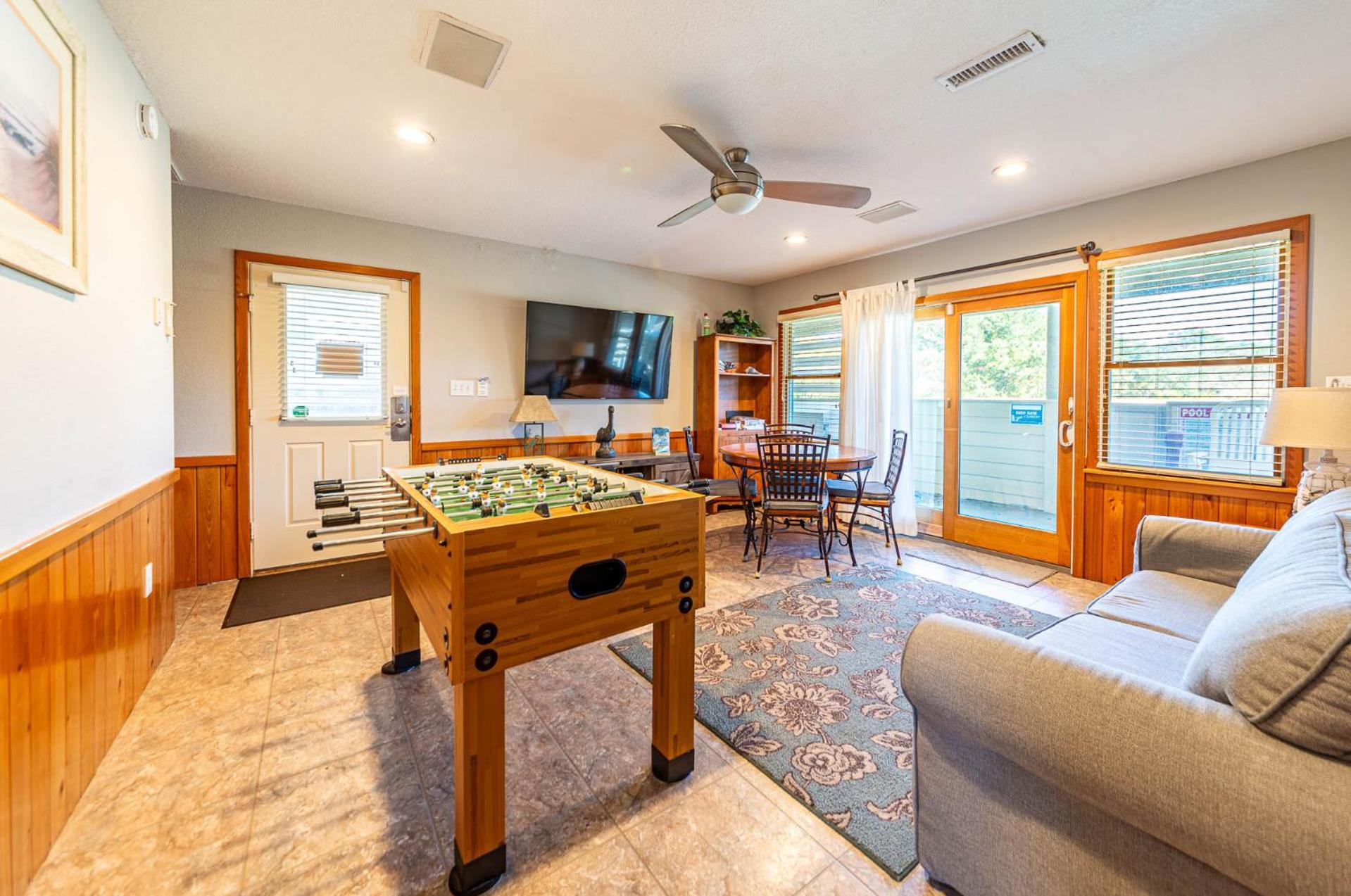 Carolina Sunrise - Corolla, Whalehead, Oceanside, 500 Yds to Beach, Pool, Hot Tub, Volleyball