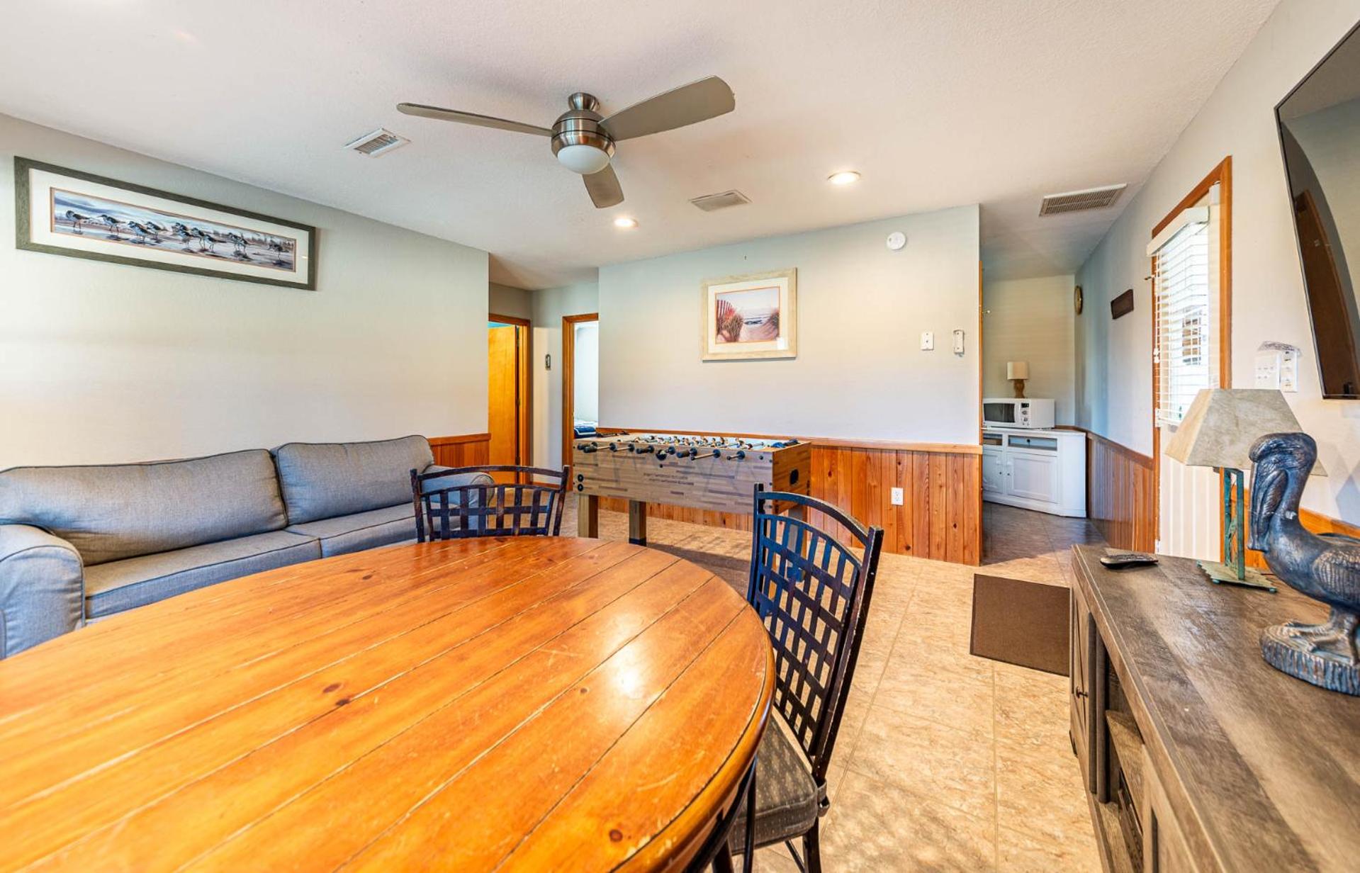 Carolina Sunrise - Corolla, Whalehead, Oceanside, 500 Yds to Beach, Pool, Hot Tub, Volleyball
