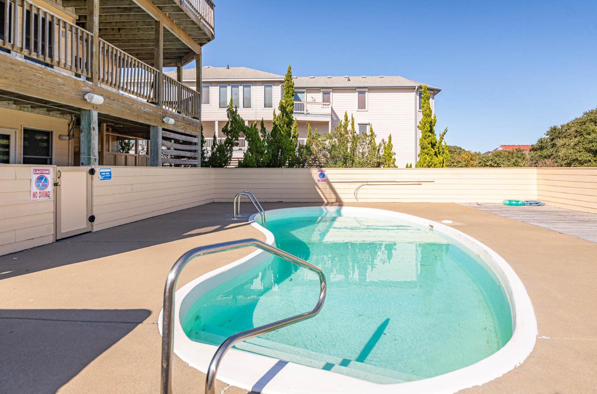 Carolina Sunrise - Corolla, Whalehead, Oceanside, 500 Yds to Beach, Pool, Hot Tub, Volleyball