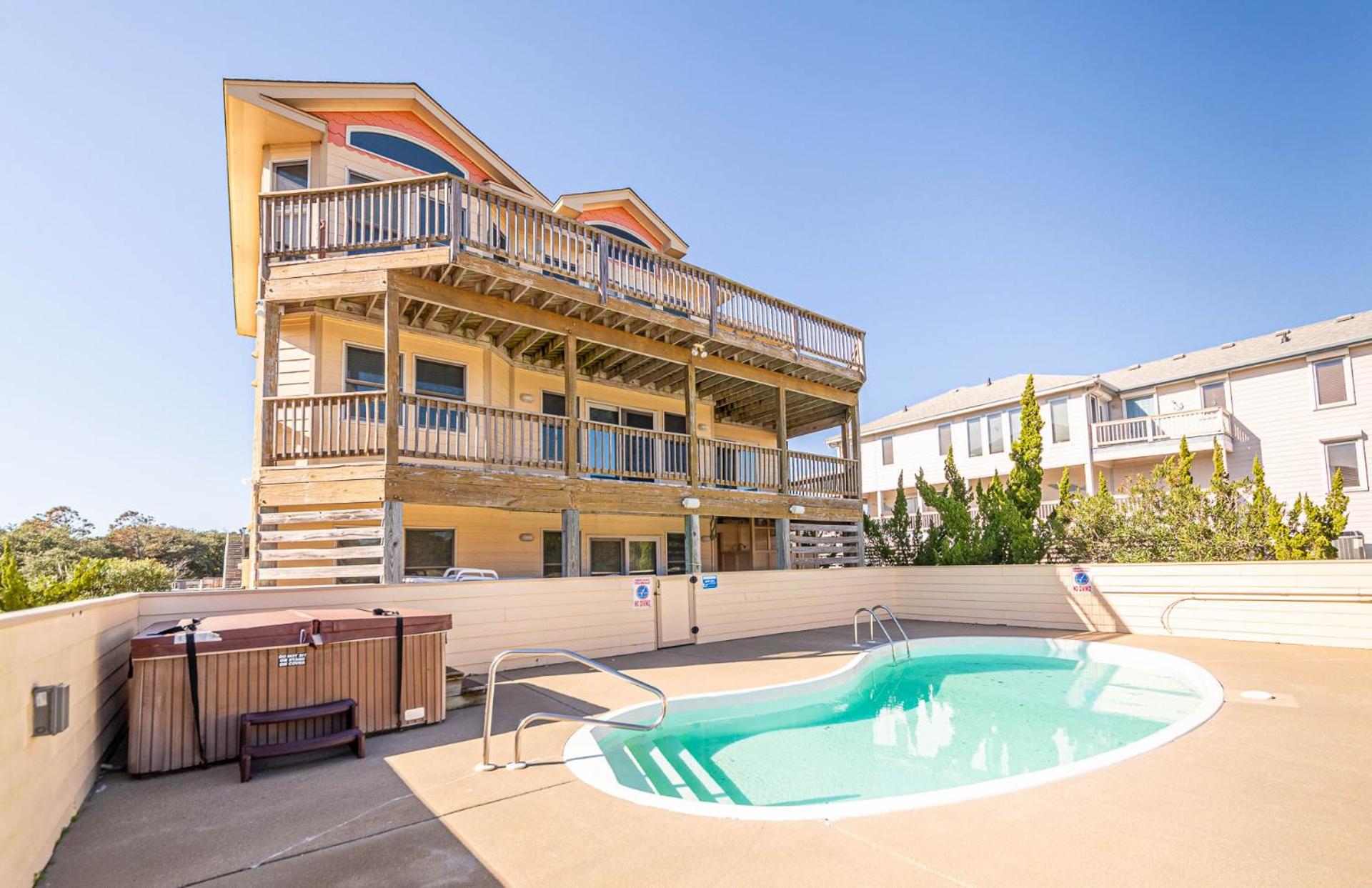 Carolina Sunrise - Corolla, Whalehead, Oceanside, 500 Yds to Beach, Pool, Hot Tub, Volleyball