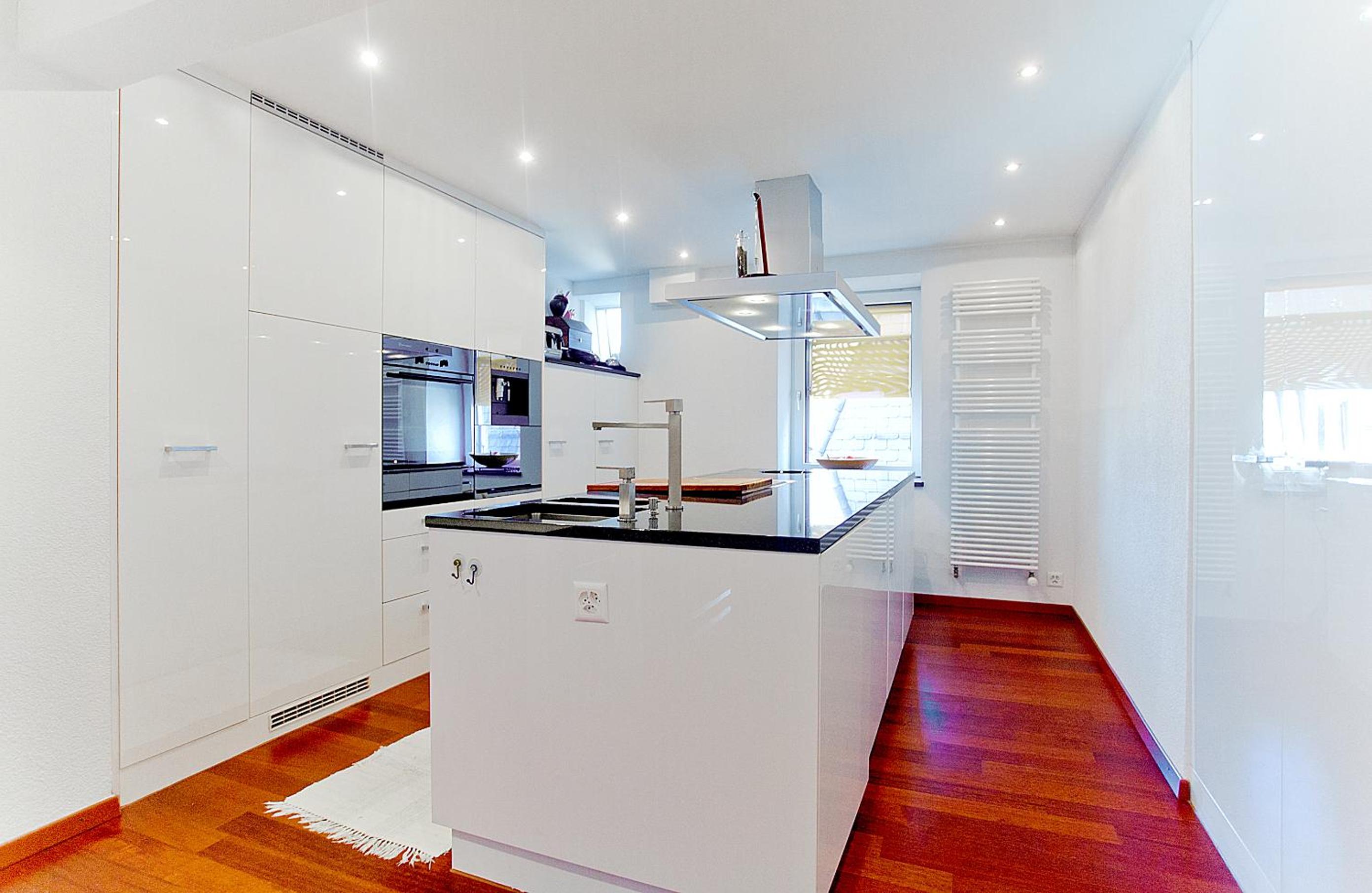 Presidental Suite Apartment by Livingdowntown