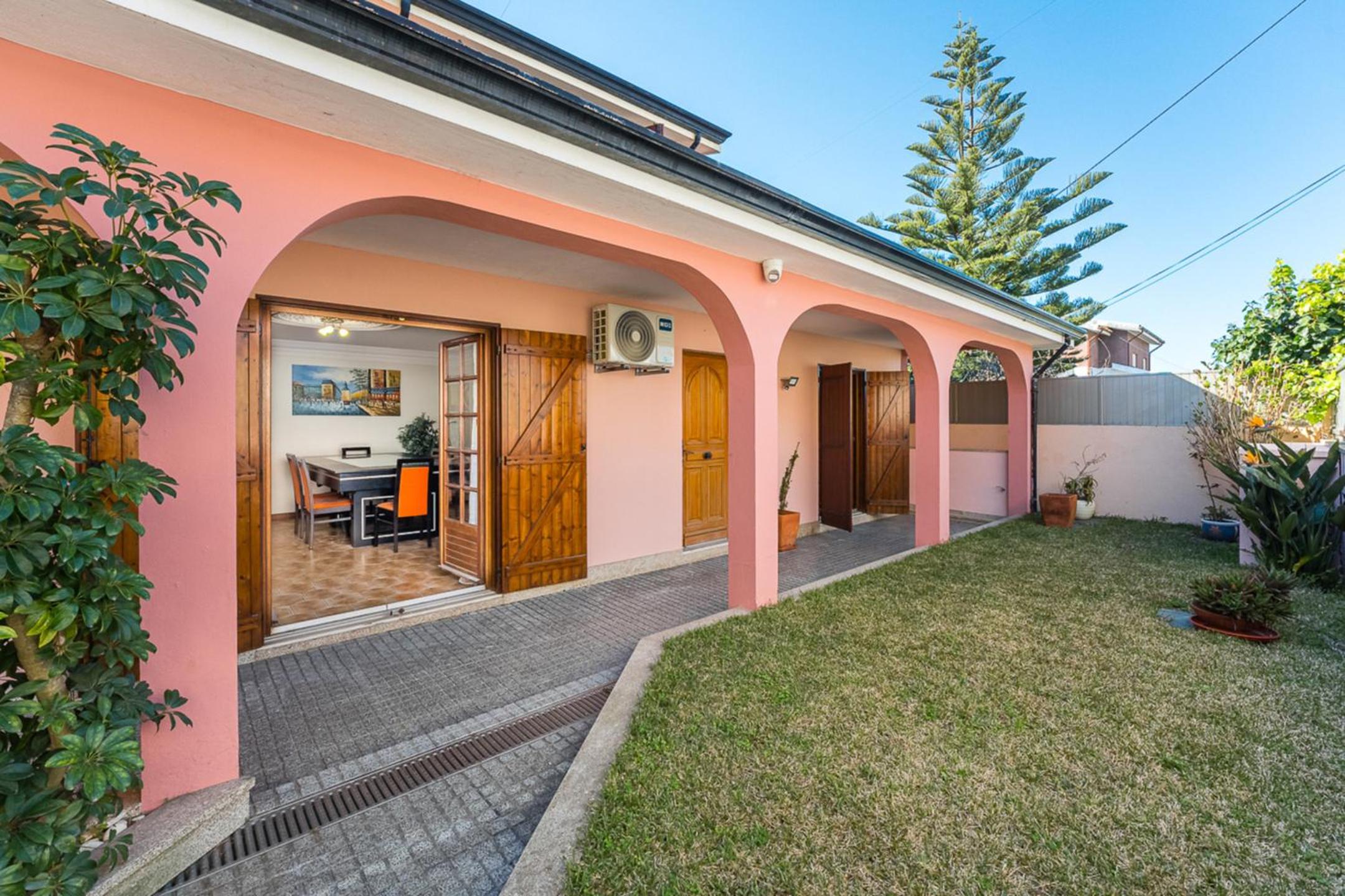 Charming and Calm House - 5 minutes from the Beach by car