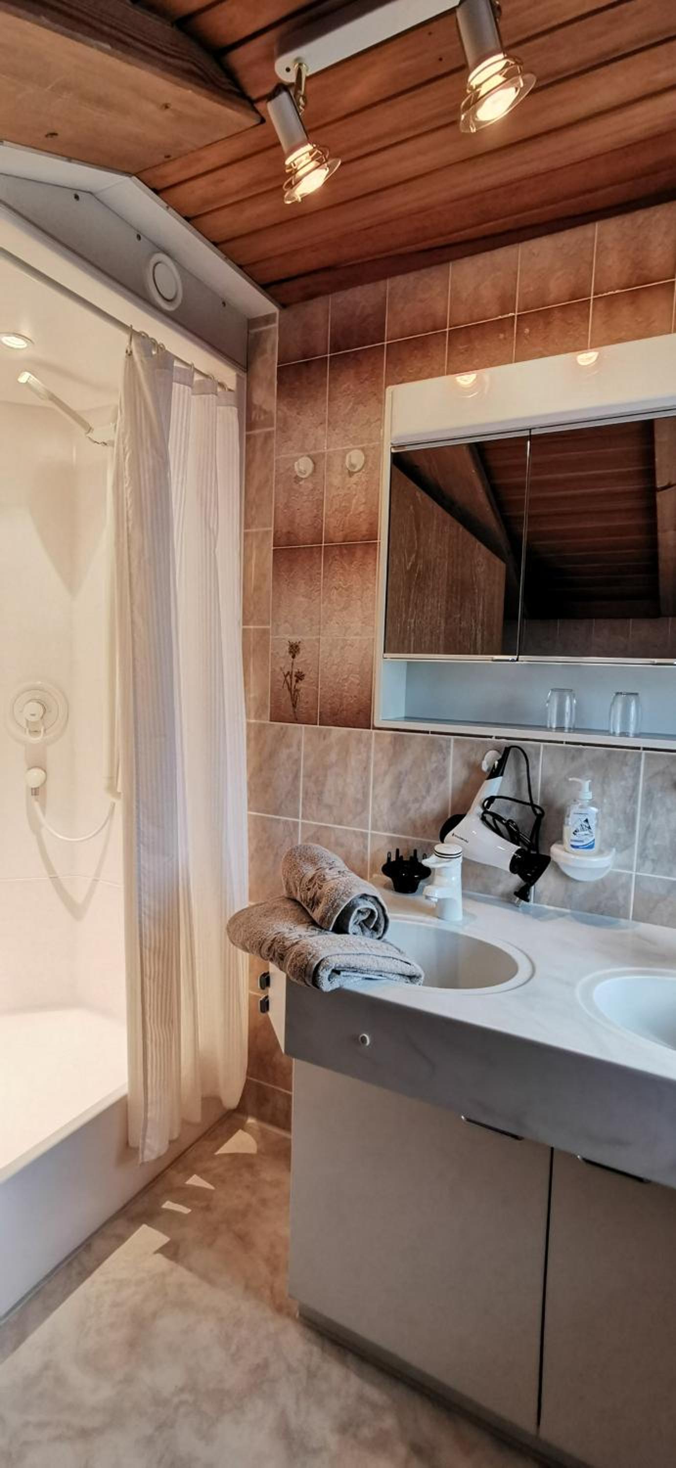 Urheim Rose - Dogfriendly