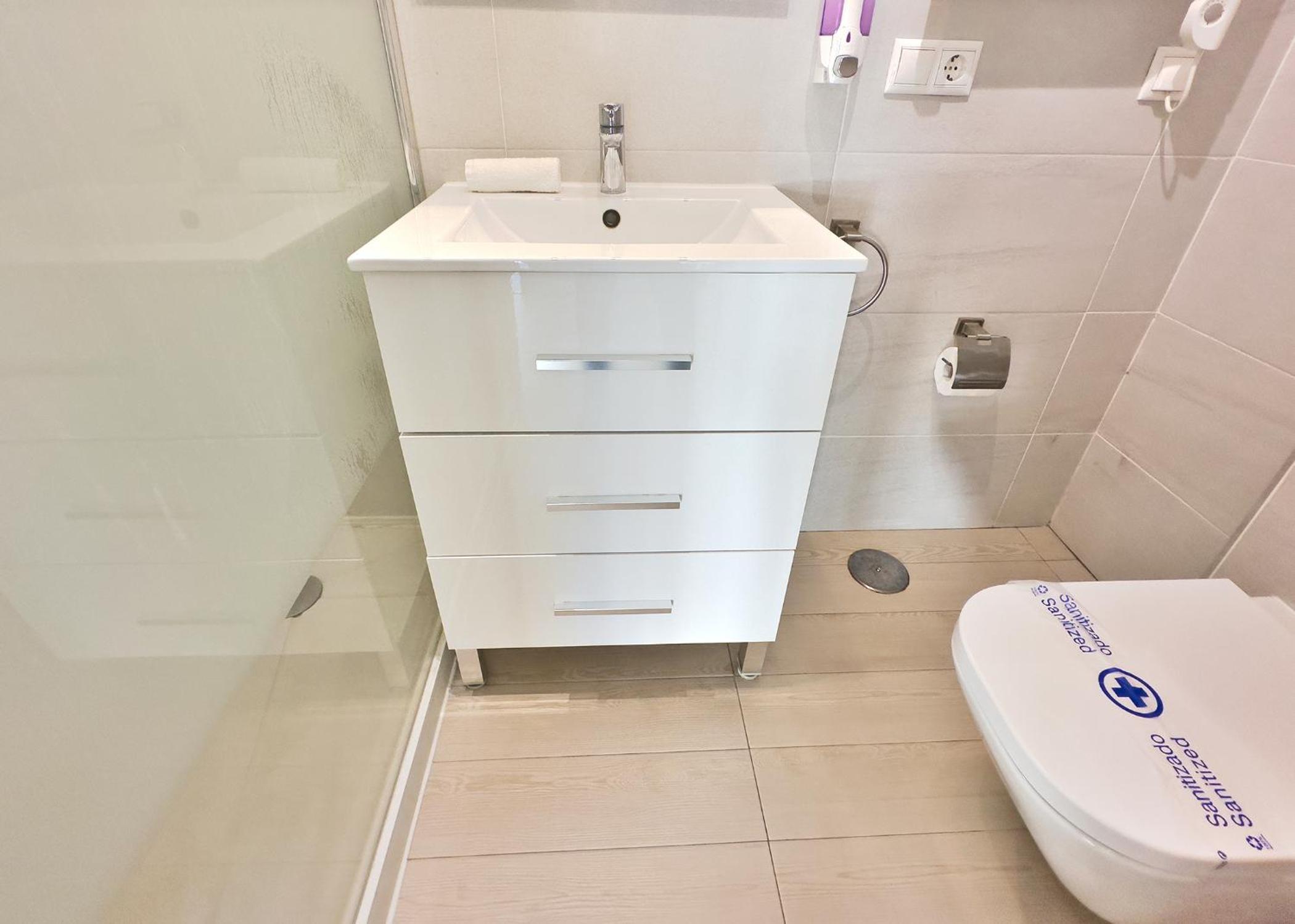 Skol 206 Marbella en Marbella — bathroom