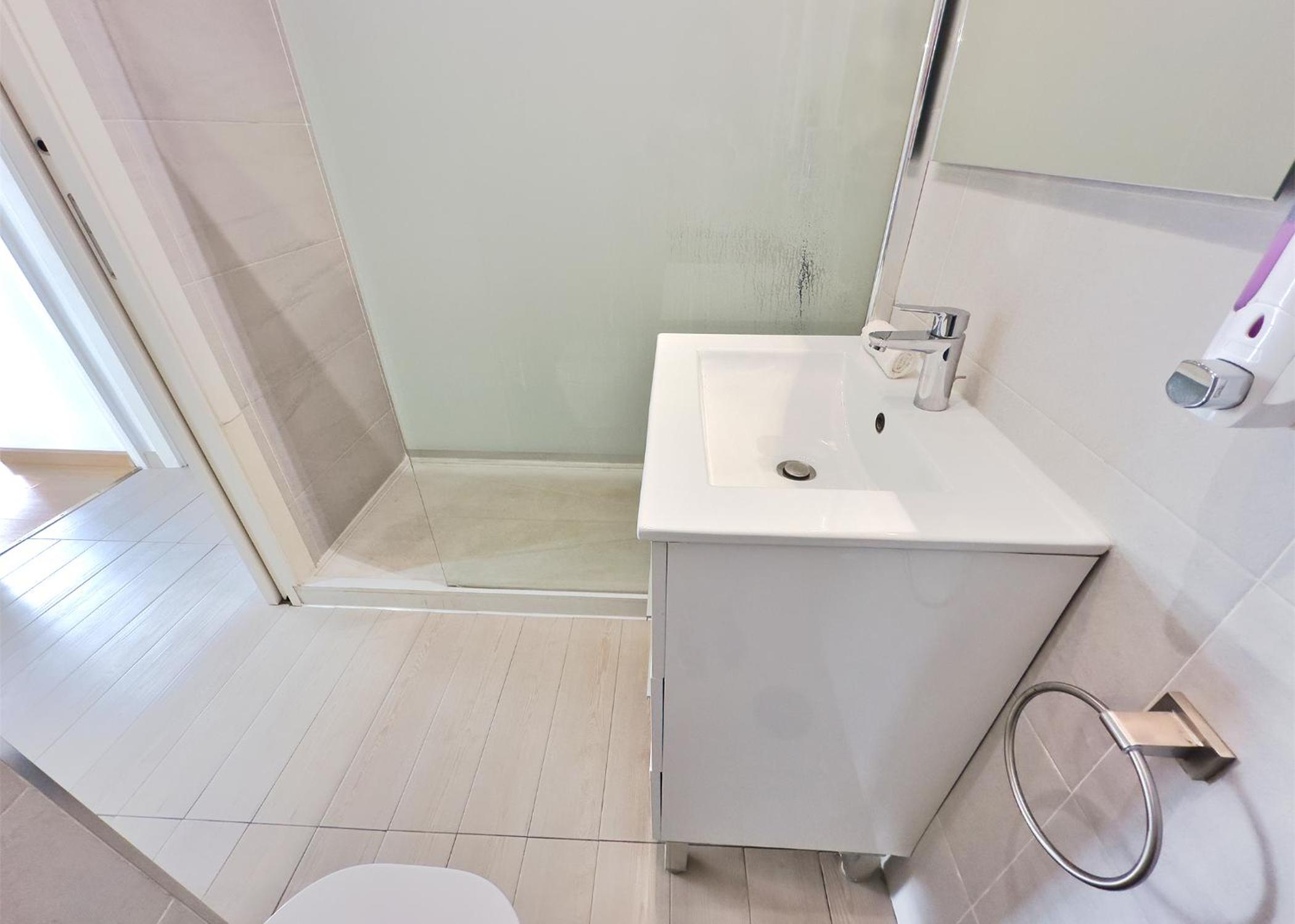 Skol 206 Marbella en Marbella — bathroom