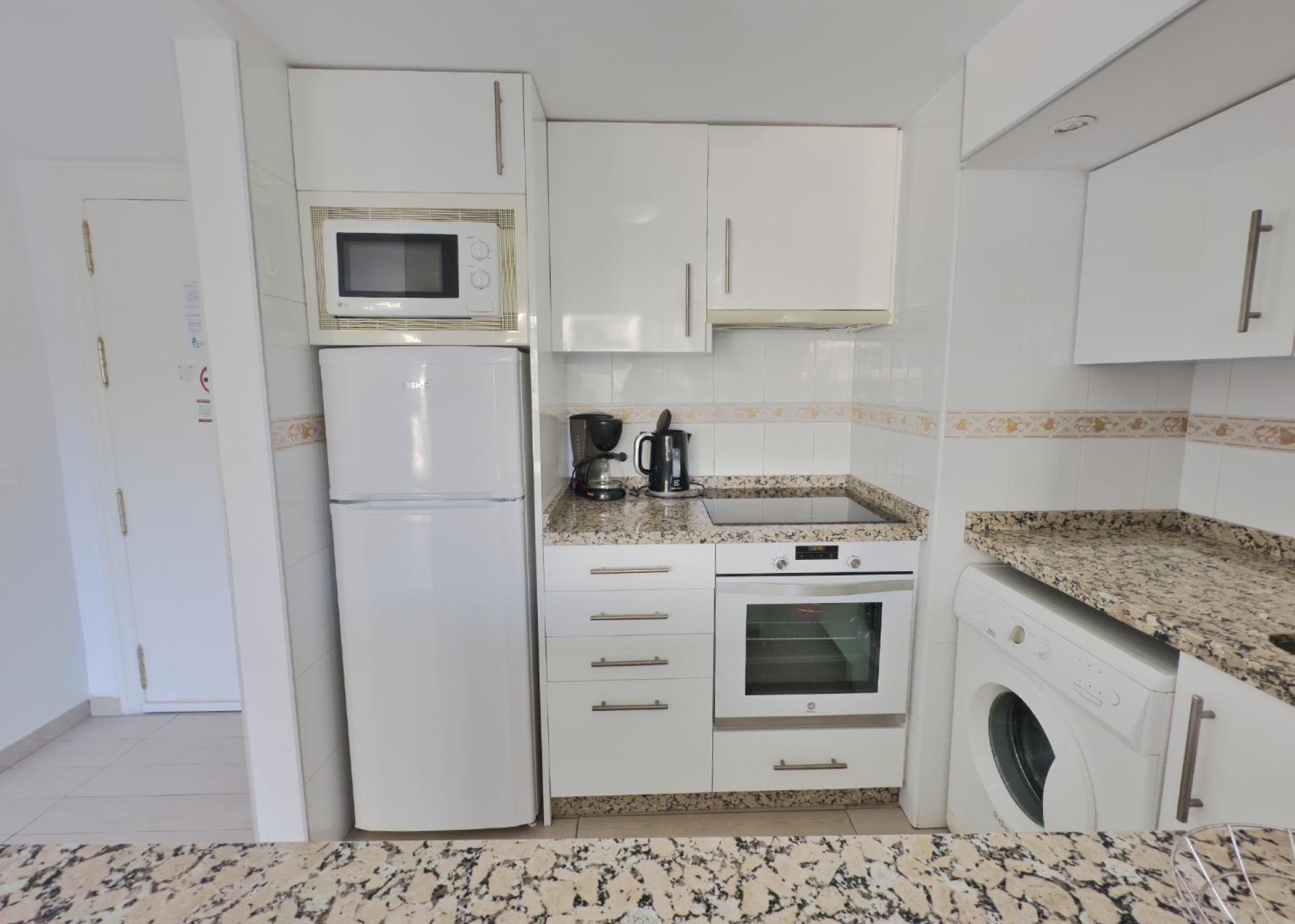 Skol 206 Marbella en Marbella — kitchen