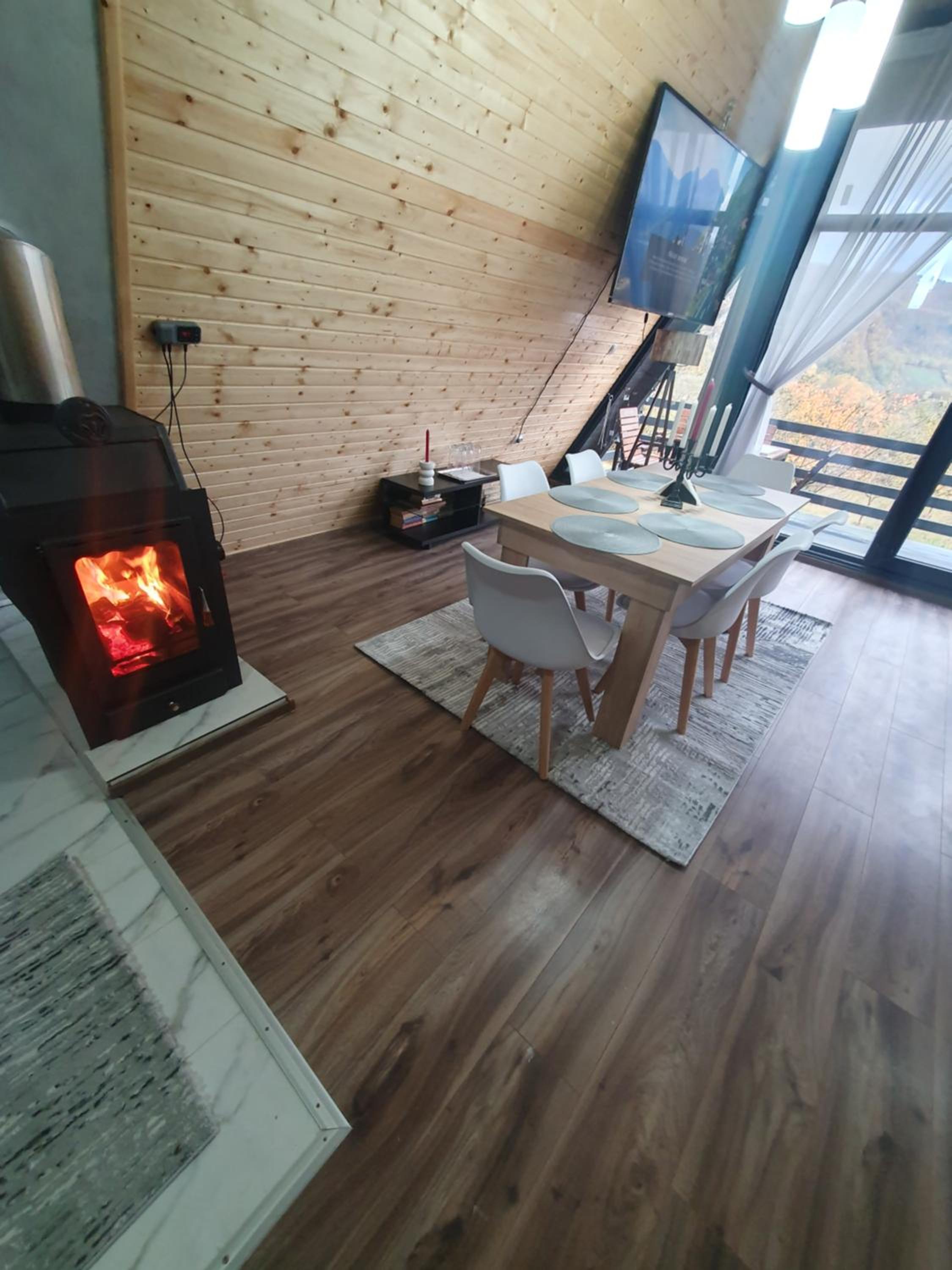 Cabana Apuseni Forest