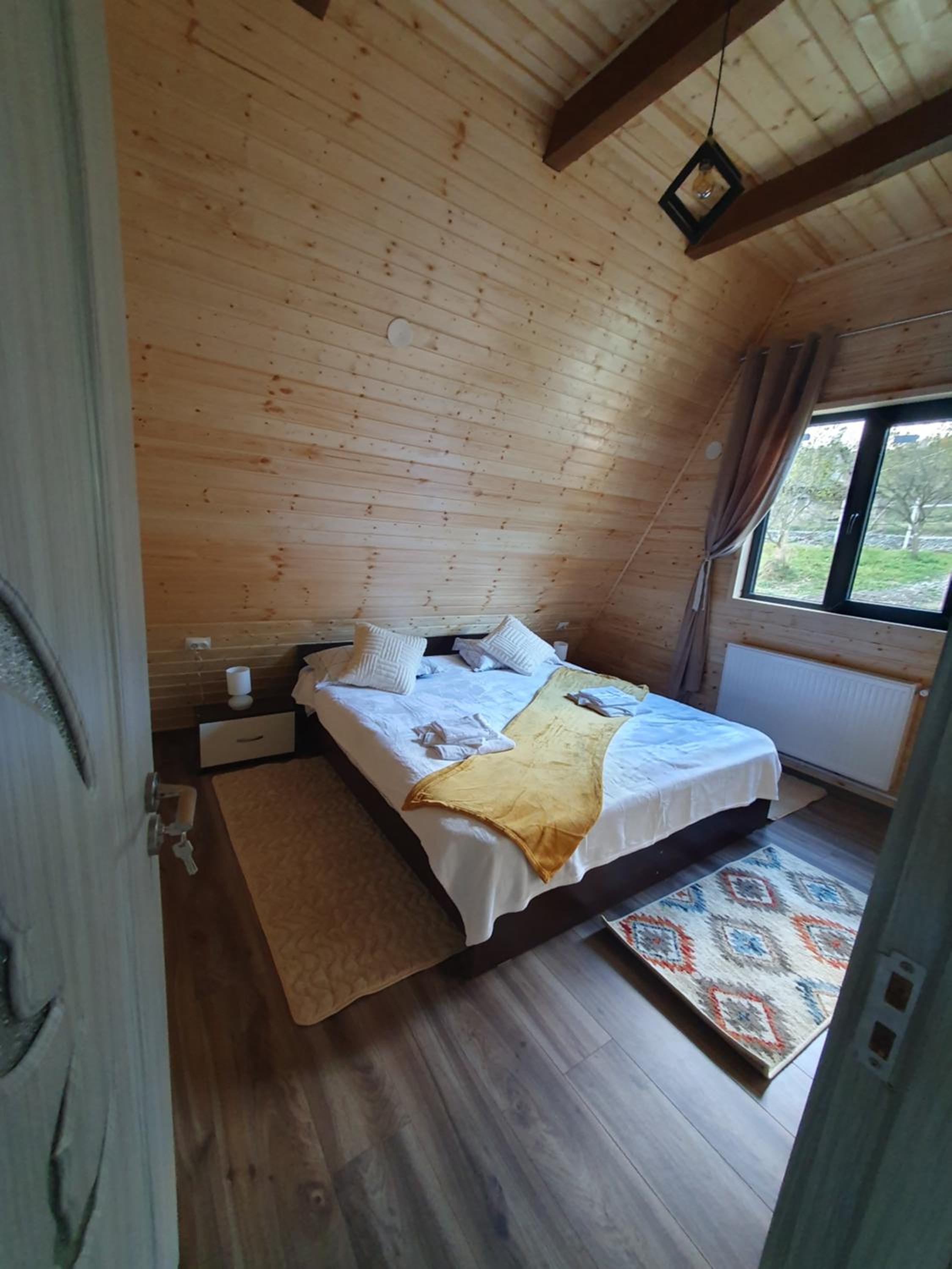 Cabana Apuseni Forest