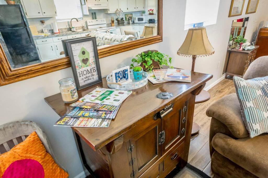 Beach Barn - 5min to Pcola Beach , Full Kitchen