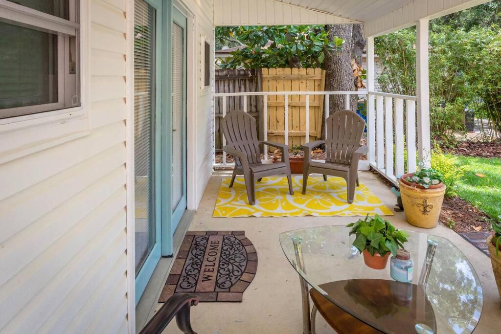 Beach Barn - 5min to Pcola Beach , Full Kitchen