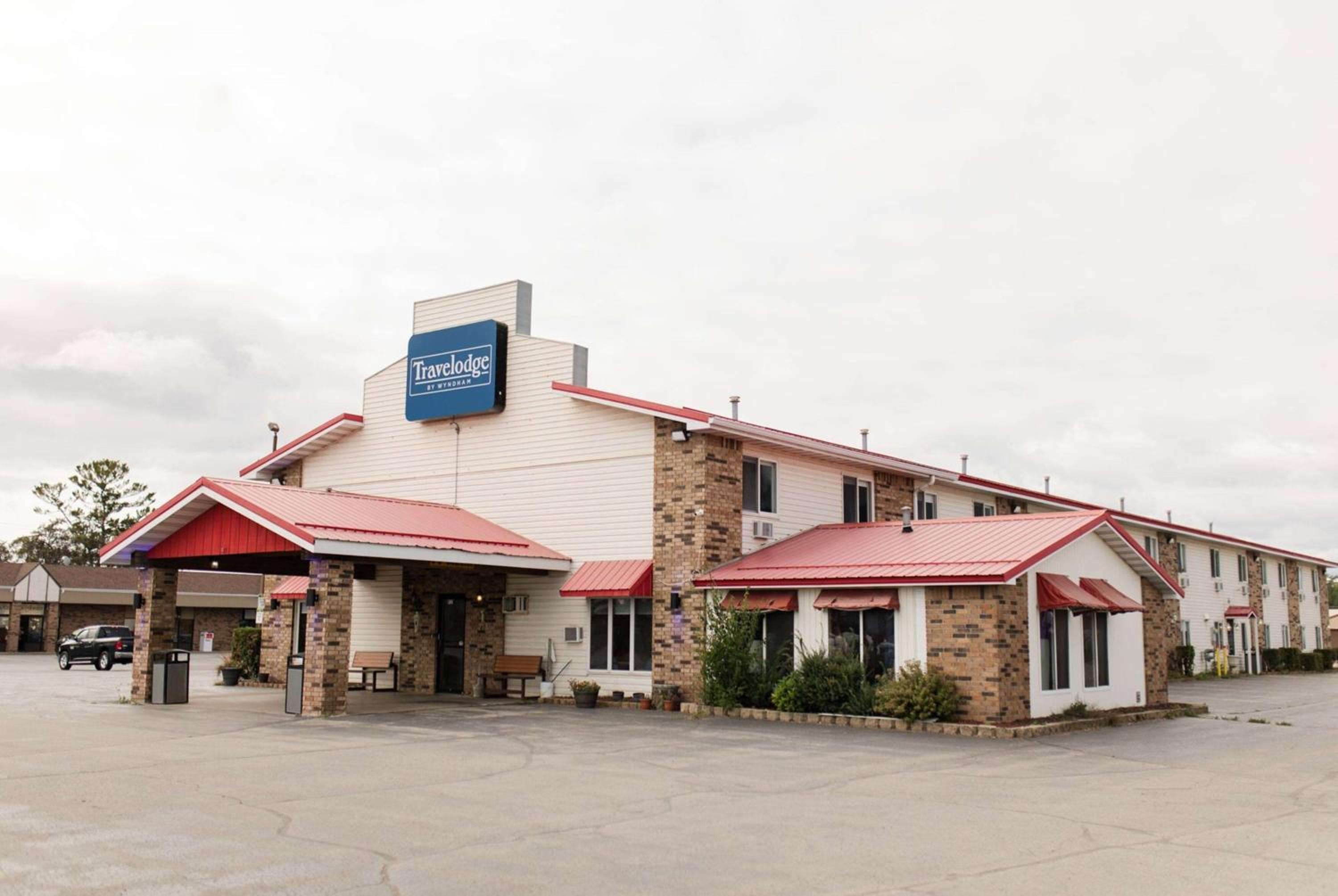 Travelodge by Wyndham Escanaba view 2