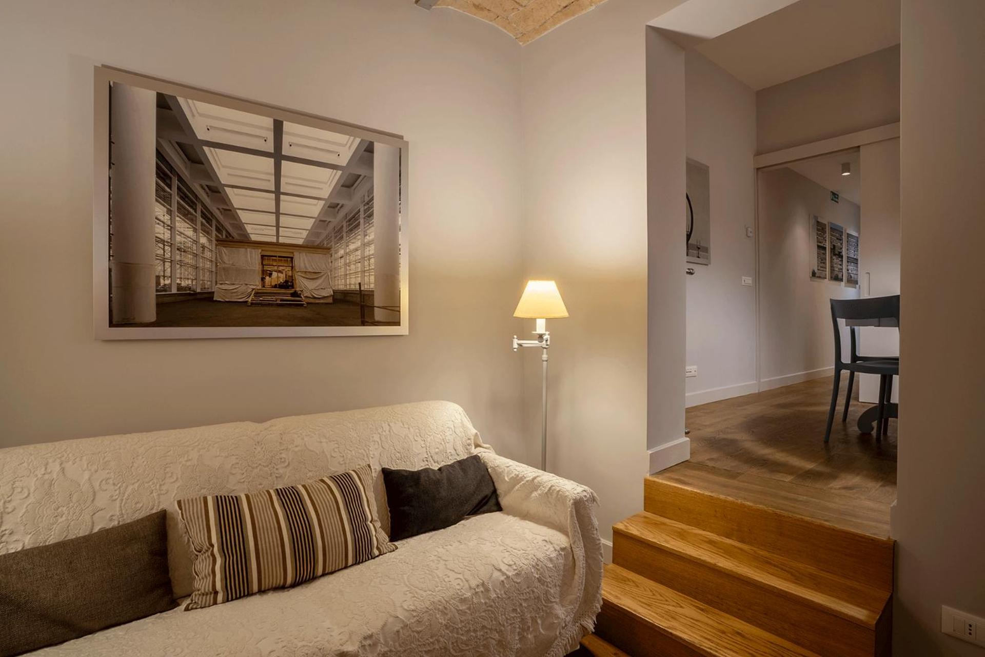 Fotofever Apt, two bedrooms with air conditioned in elegant shopping area, close to Vatican City