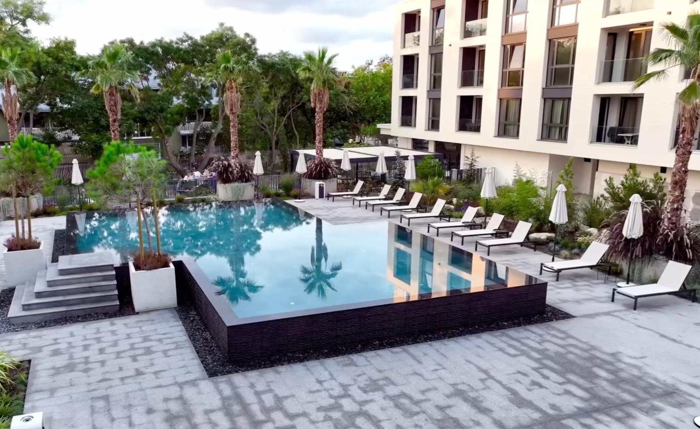 EXCLUSIVE St Constantine Suites