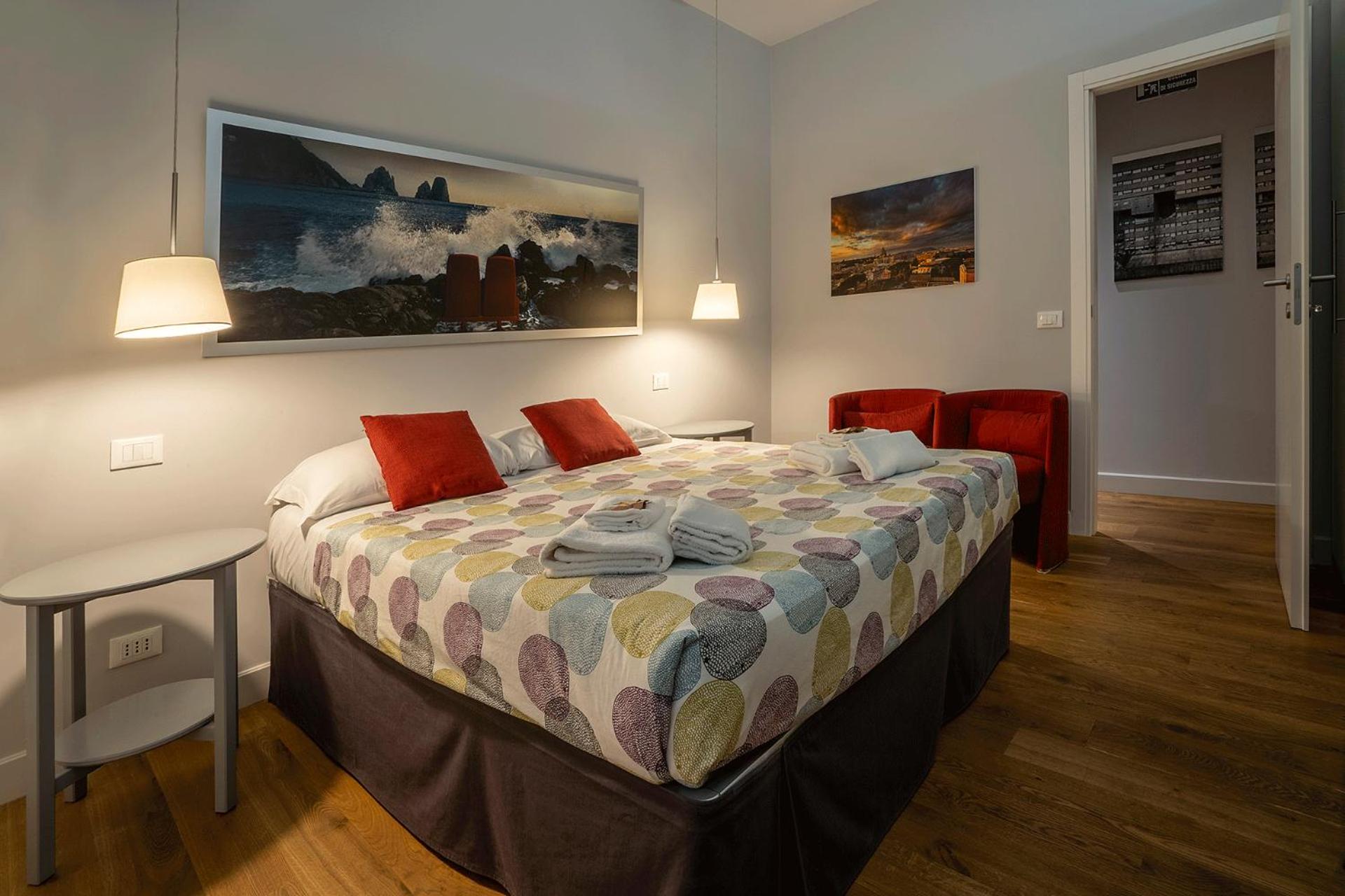 Fotofever Apt, two bedrooms with air conditioned in elegant shopping area, close to Vatican City