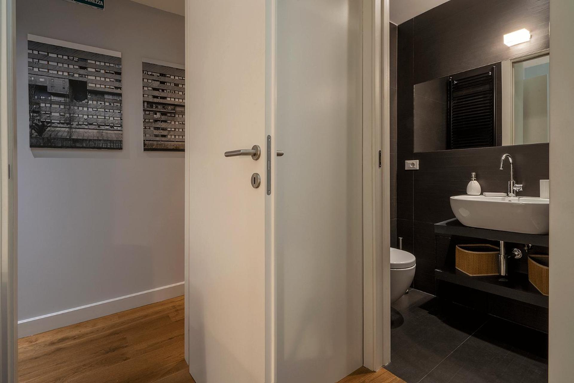 Fotofever Apt, two bedrooms with air conditioned in elegant shopping area, close to Vatican City