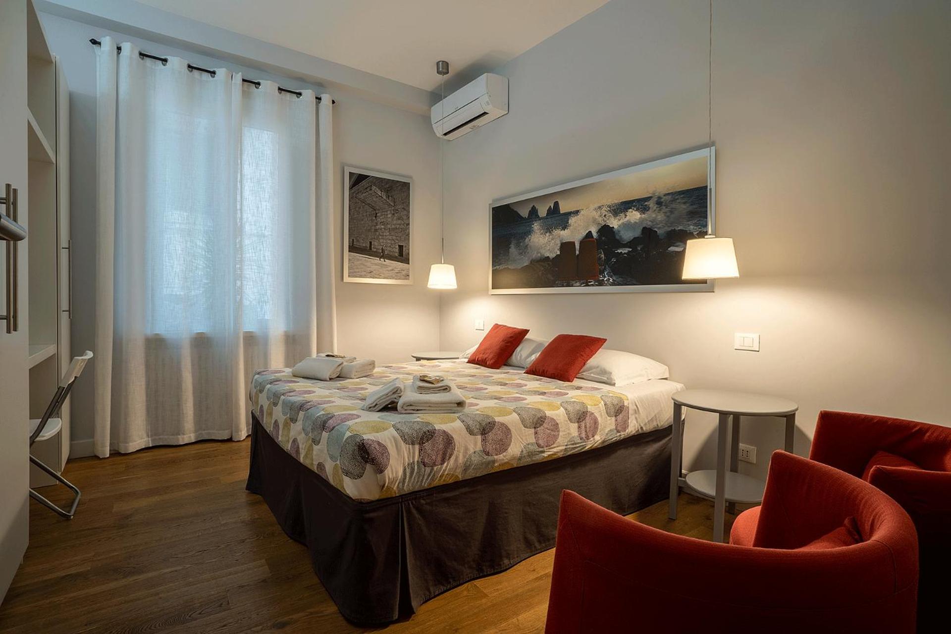 Fotofever Apt, two bedrooms with air conditioned in elegant shopping area, close to Vatican City