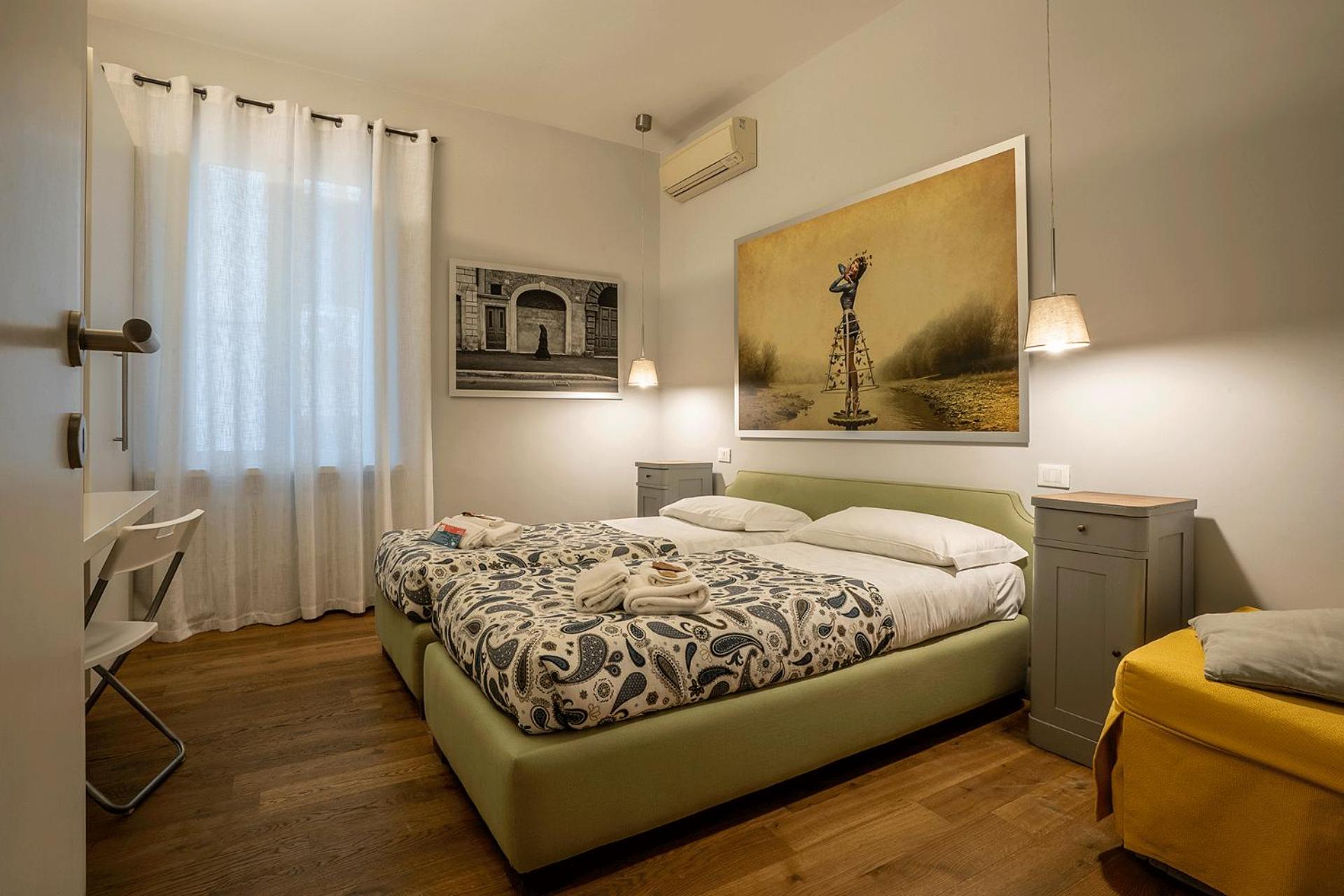 Fotofever Apt, two bedrooms with air conditioned in elegant shopping area, close to Vatican City