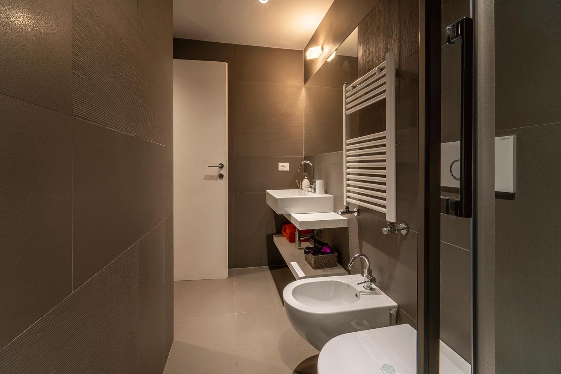 Fotofever Apt, two bedrooms with air conditioned in elegant shopping area, close to Vatican City