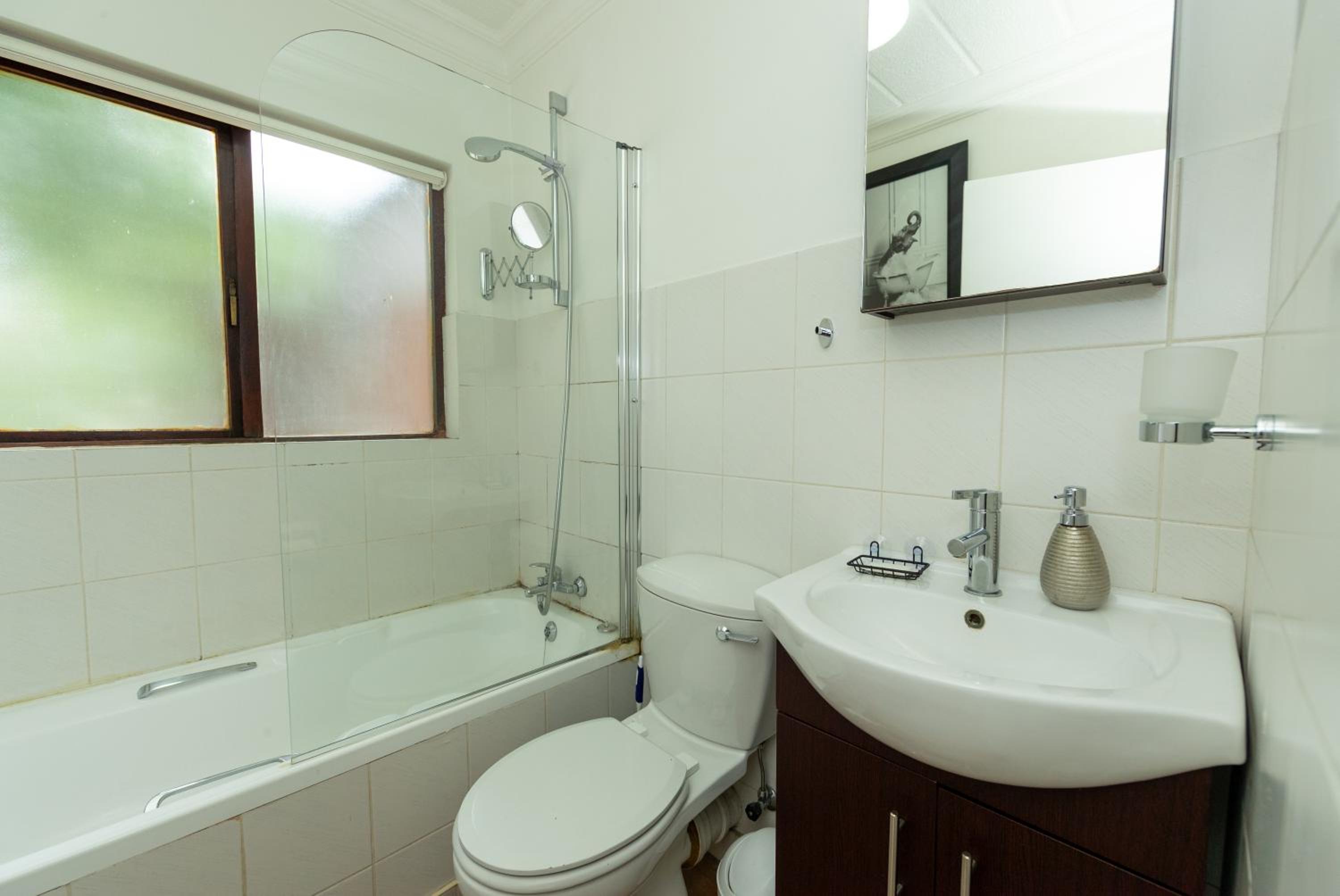 17 Riepen avenue Sandhurst gate Sandton